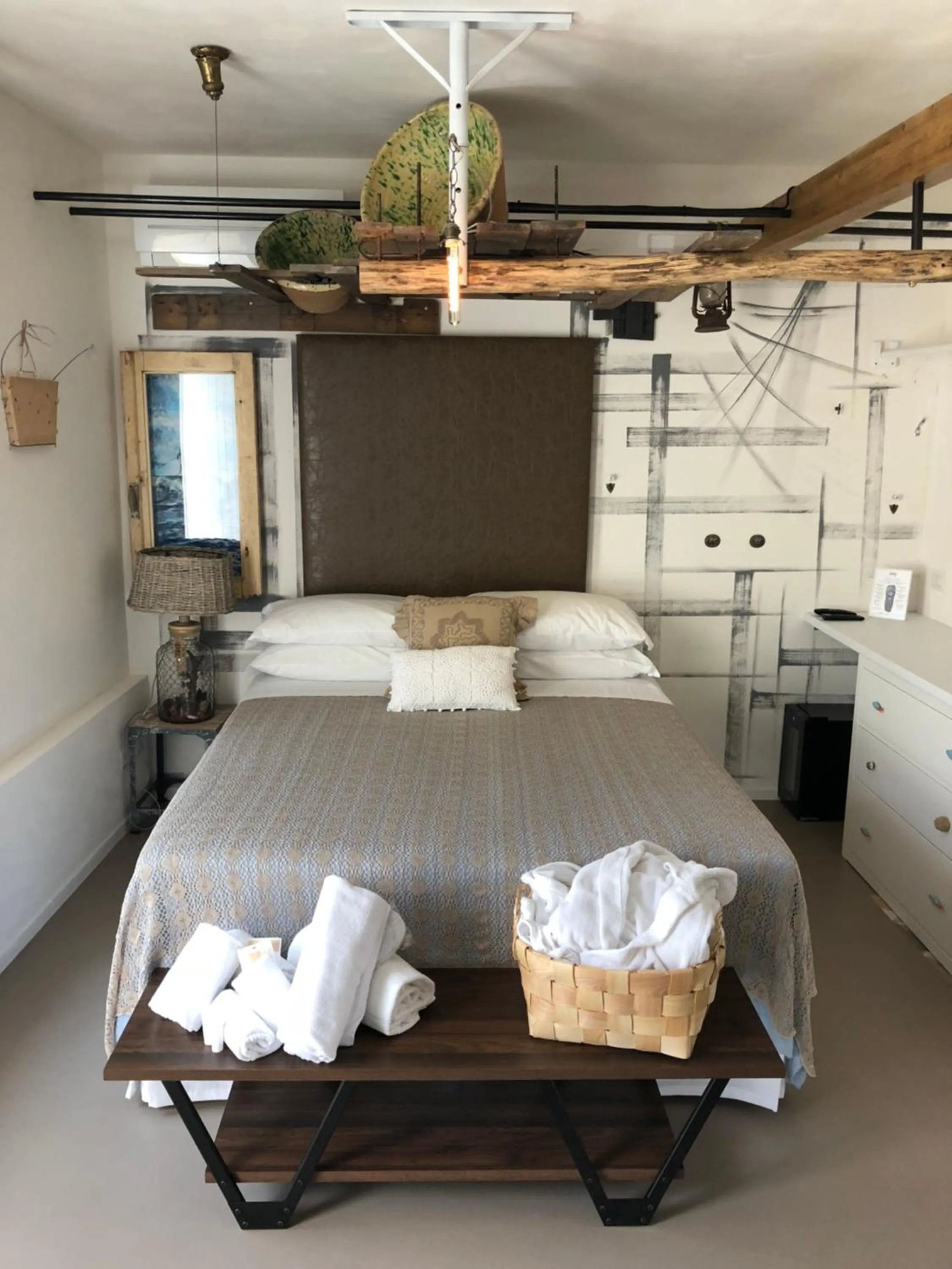 Decorative detail, Bed in Echi di Puglia