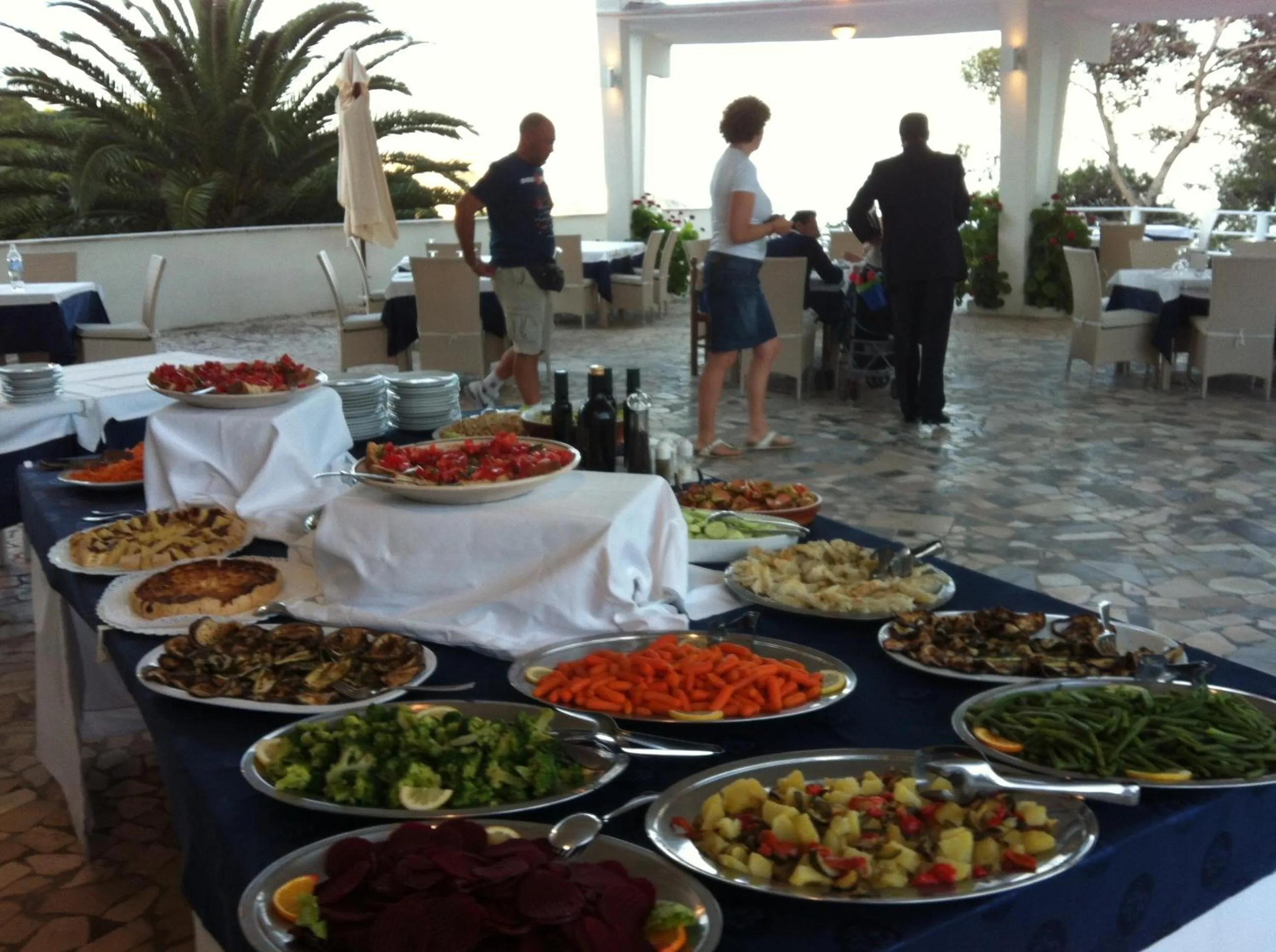 Restaurant/places to eat in Hotel Eden