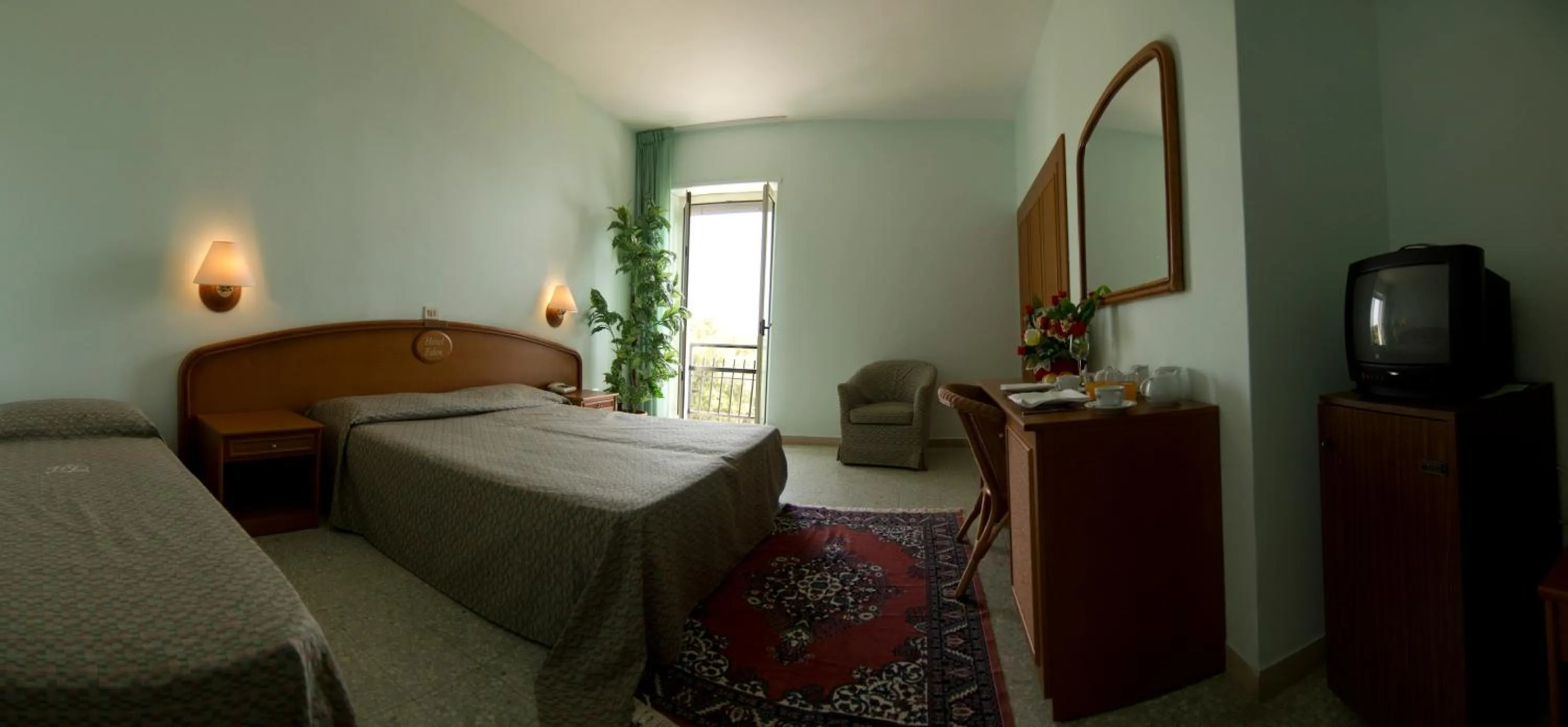 Day, Bed in Hotel Eden