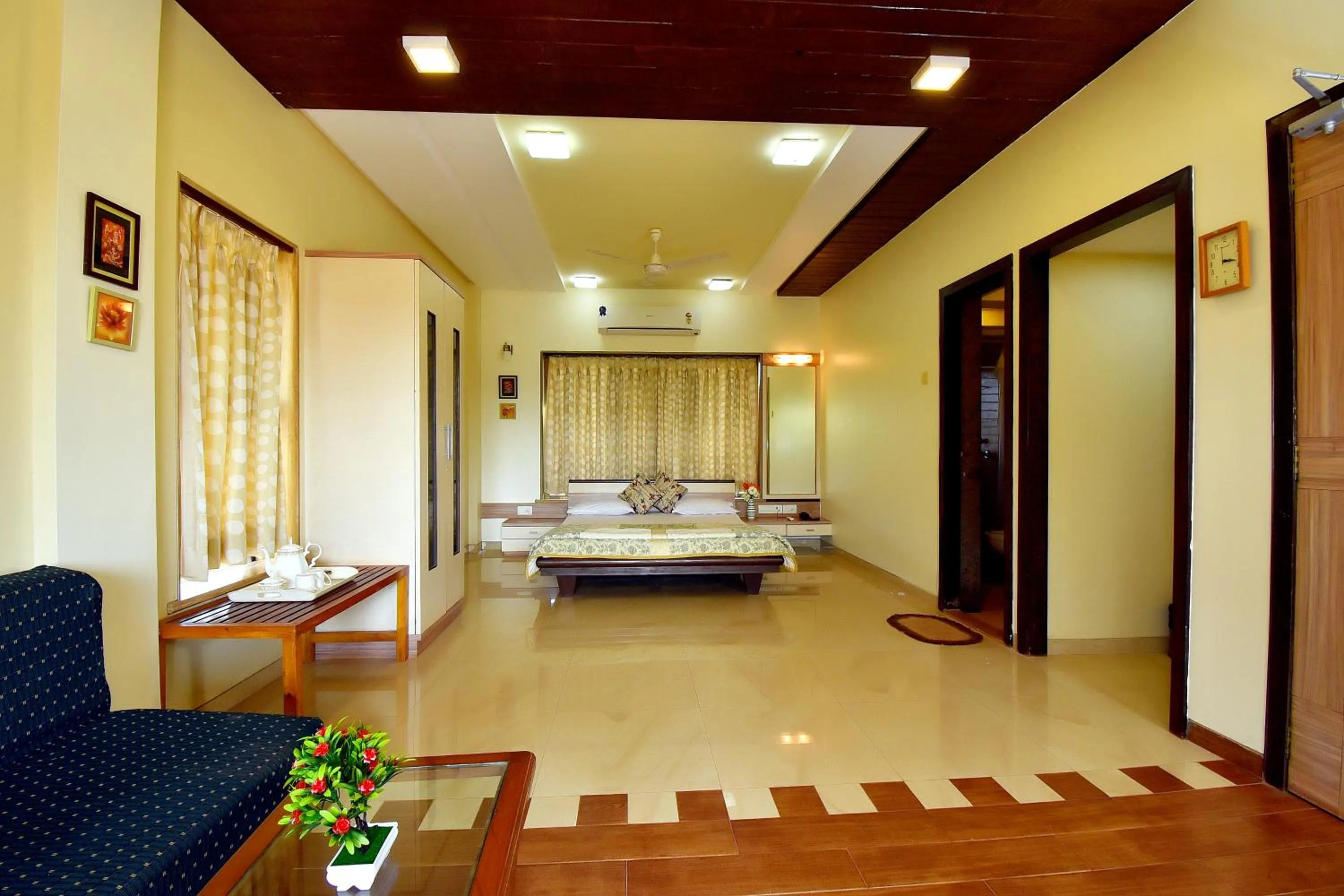 Photo of the whole room, Bed in The Mango Inn