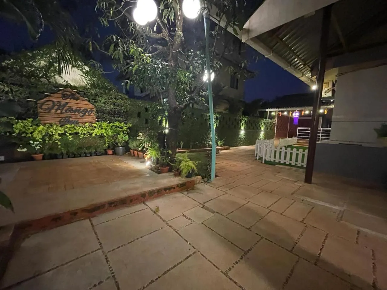 Facade/entrance in The Mango Inn
