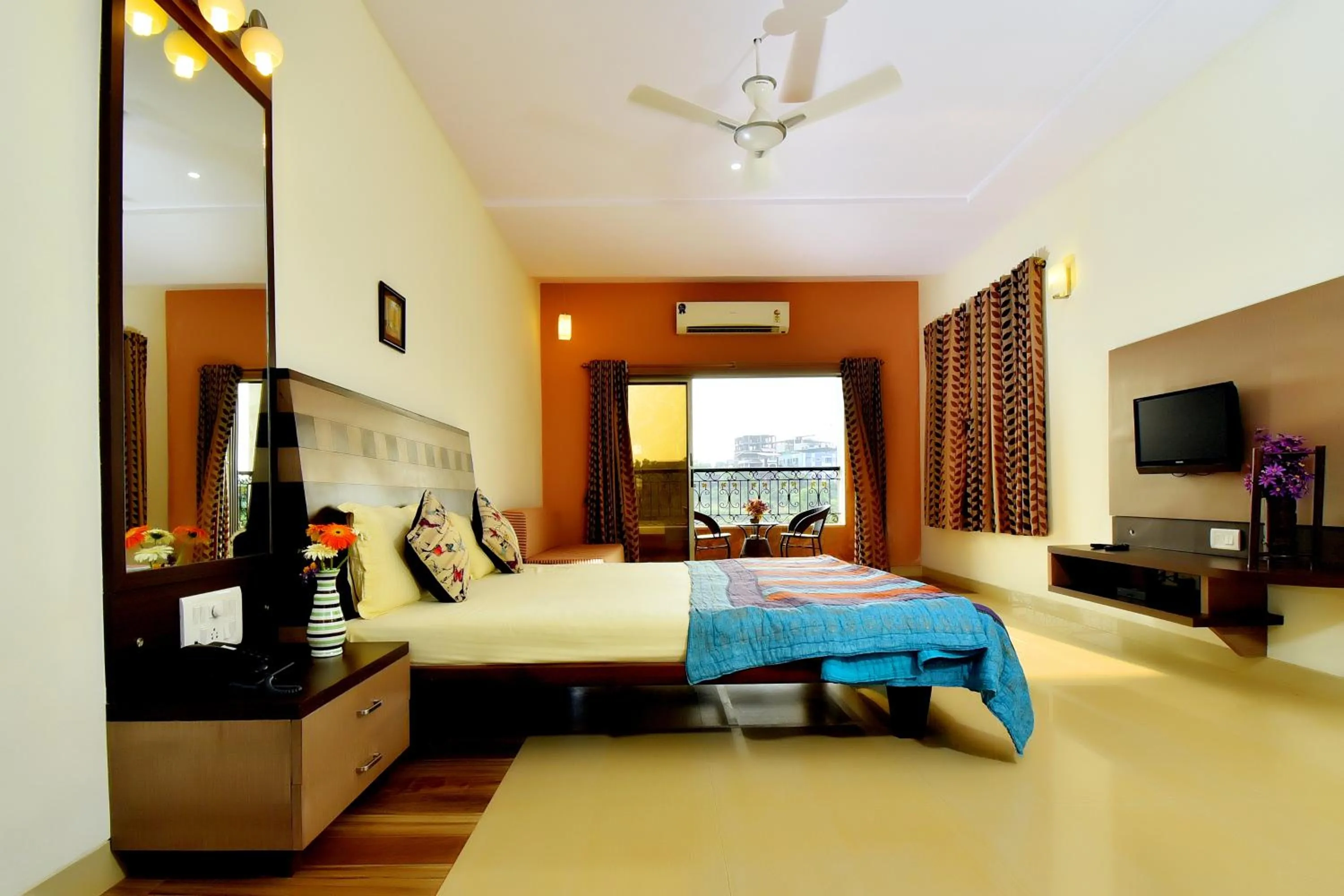 Photo of the whole room, Bed in The Mango Inn