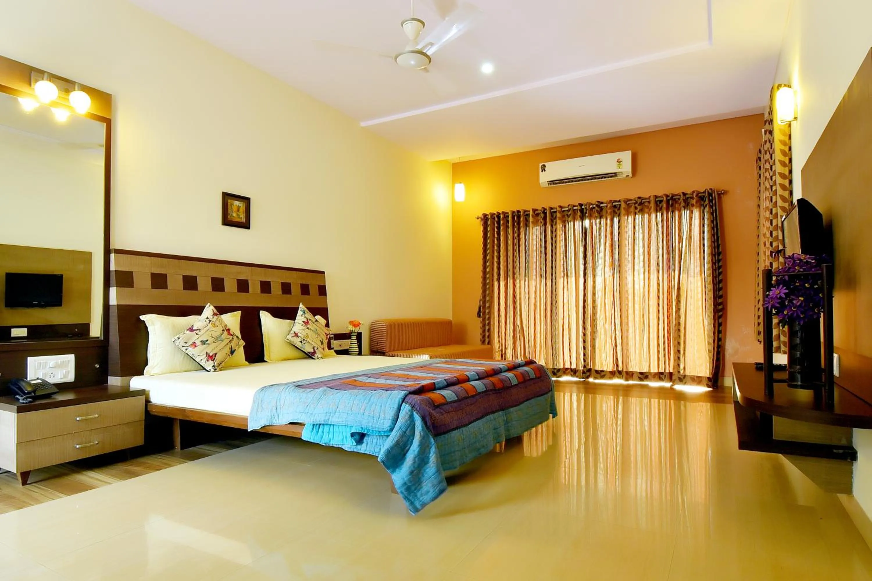 Photo of the whole room, Bed in The Mango Inn