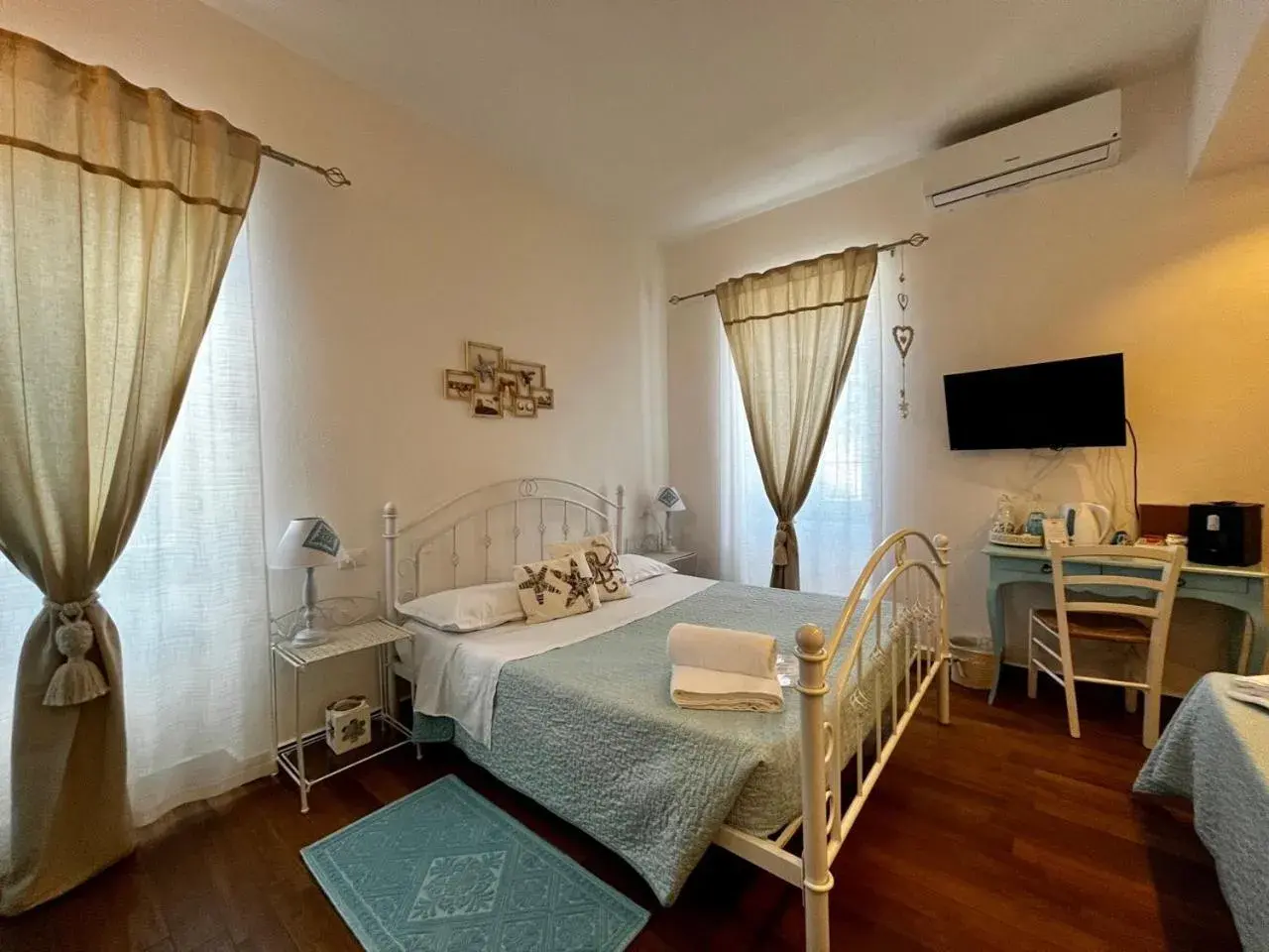 Comfort Triple Room in Palmasera Charming Rooms Comfort Triple Room in Palmasera Charming Rooms