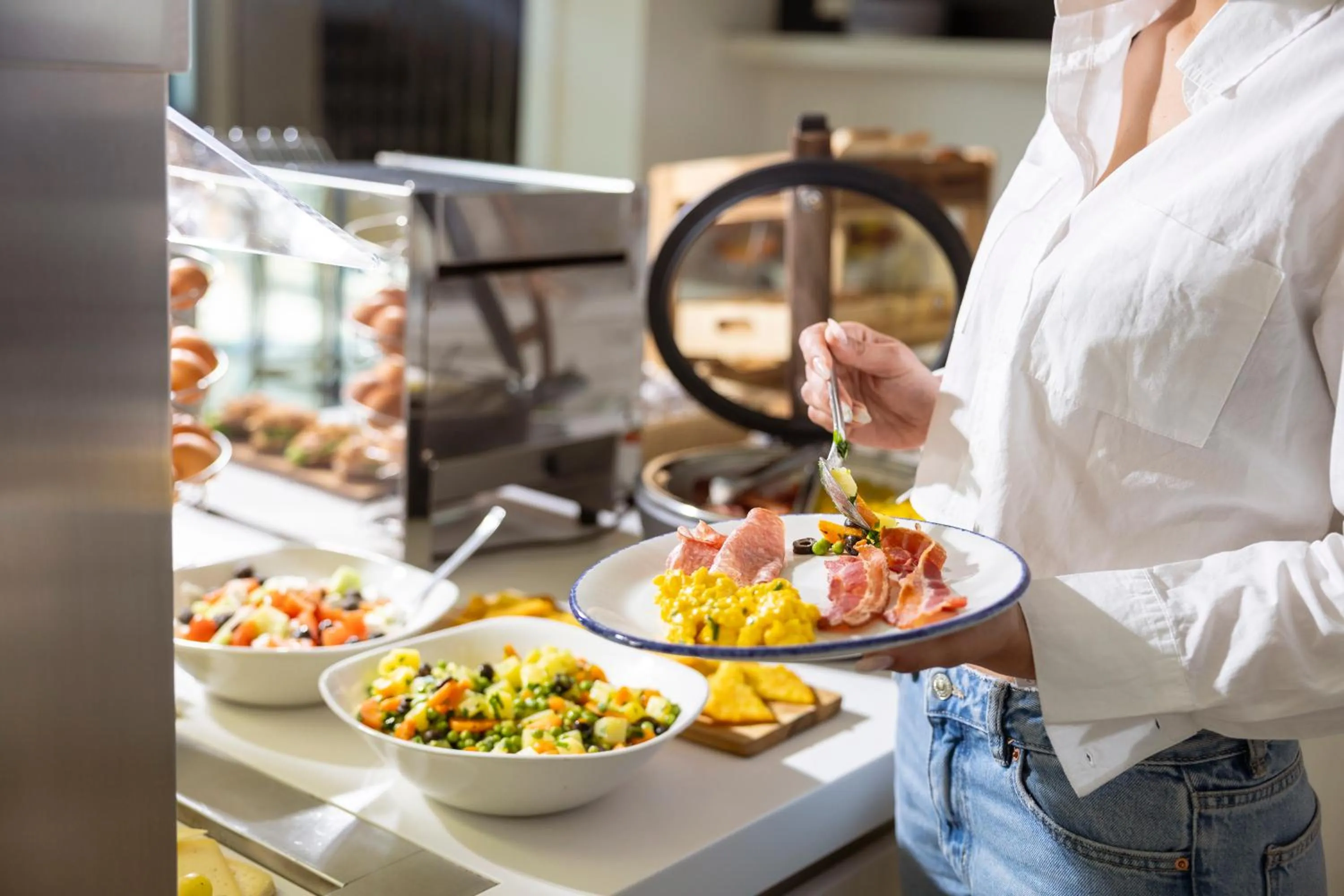 Continental breakfast in SeeLE Garda Hotel