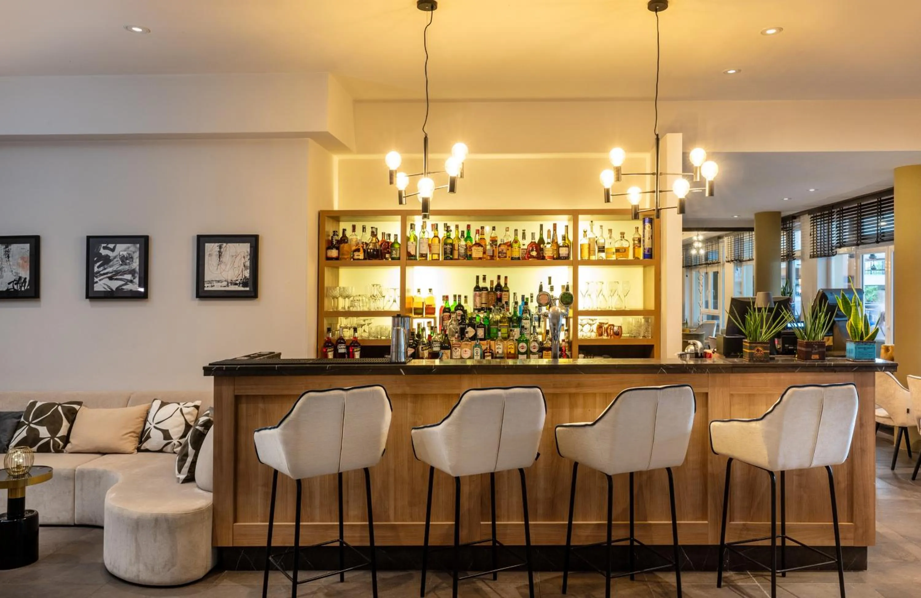 Lounge or bar in Leonardo Hotel Lago di Garda - Wellness and Spa