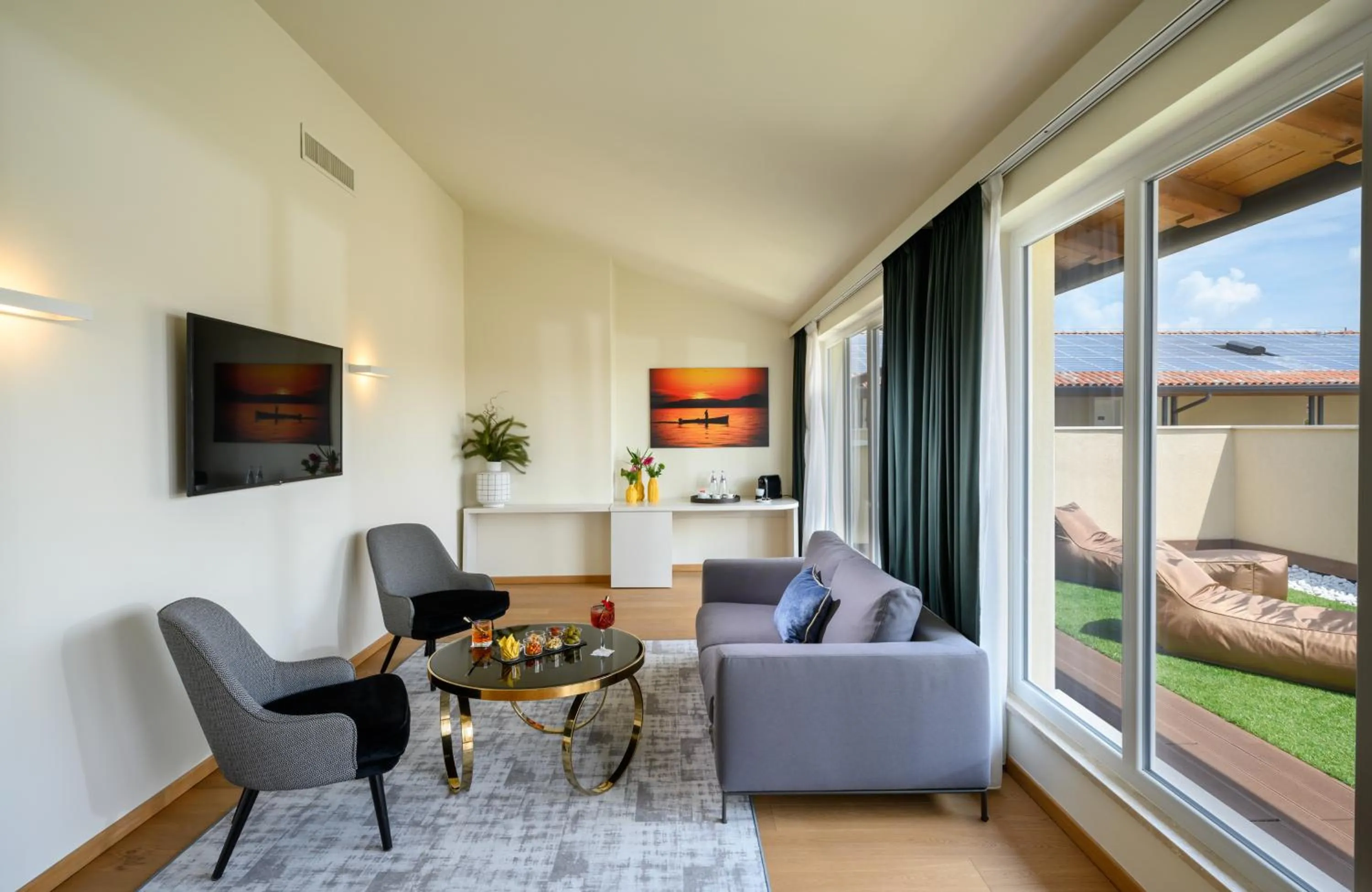 TV and multimedia in Leonardo Hotel Lago di Garda - Wellness and Spa