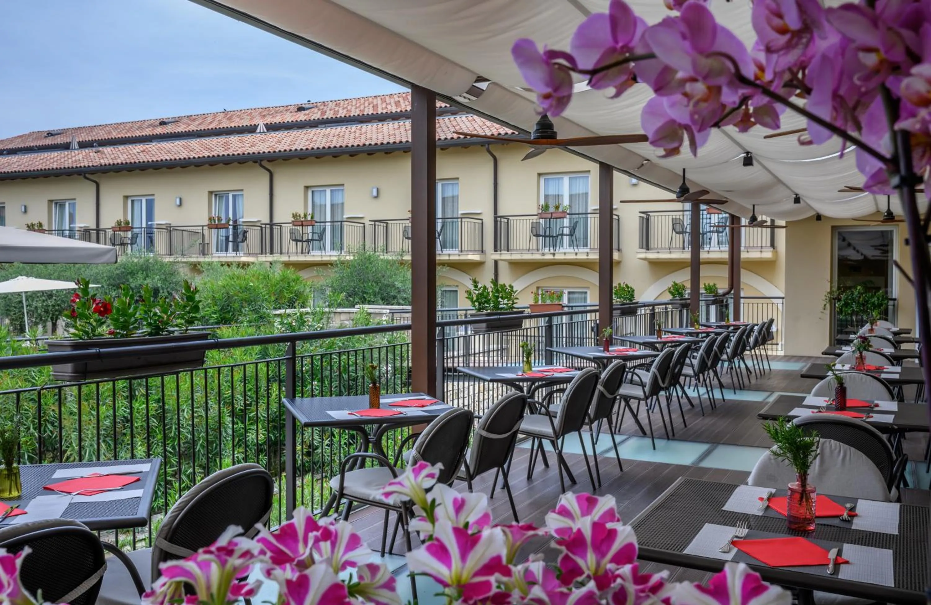 Restaurant/places to eat in Leonardo Hotel Lago di Garda - Wellness and Spa