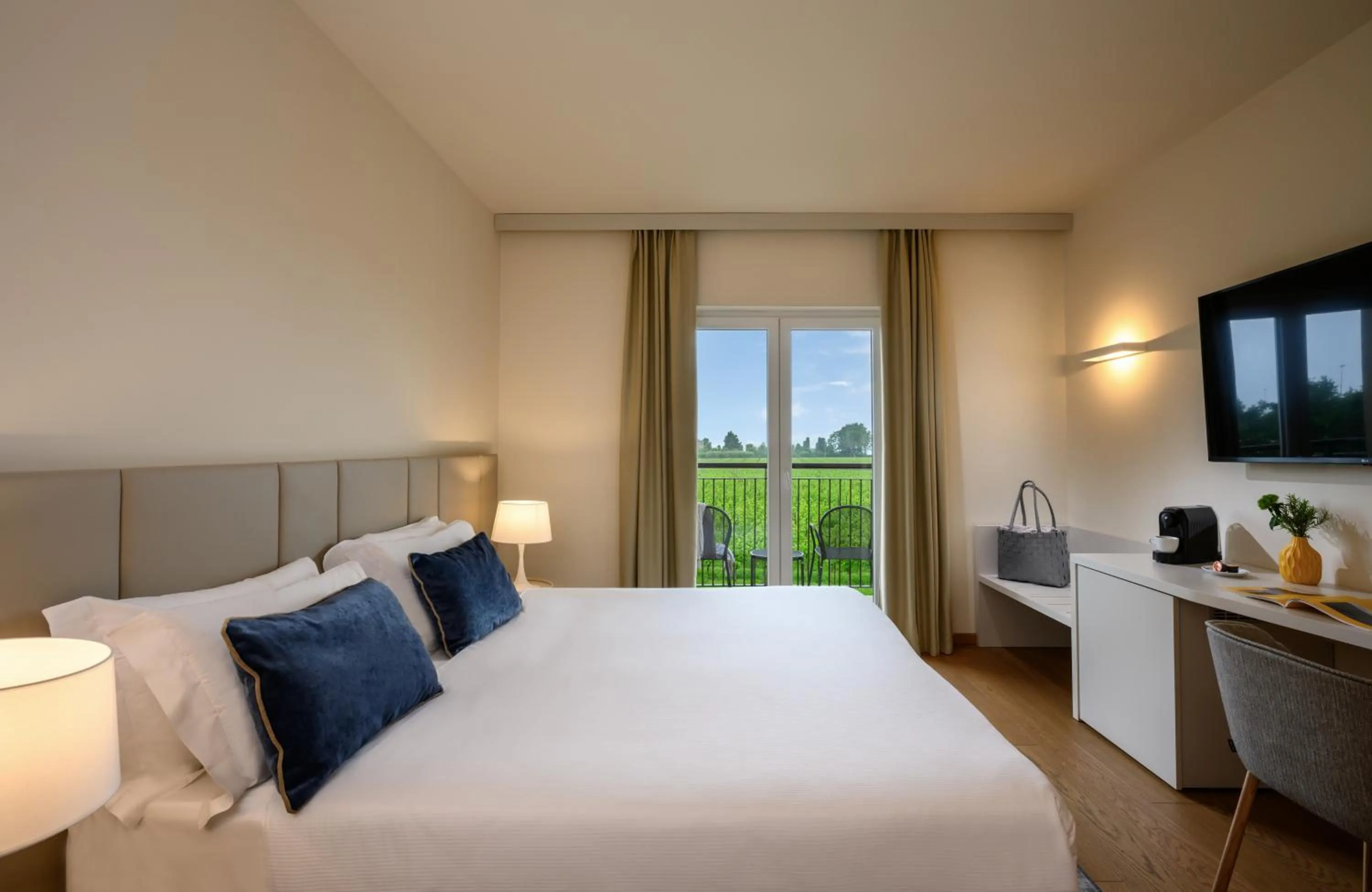 Bed in Leonardo Hotel Lago di Garda - Wellness and Spa