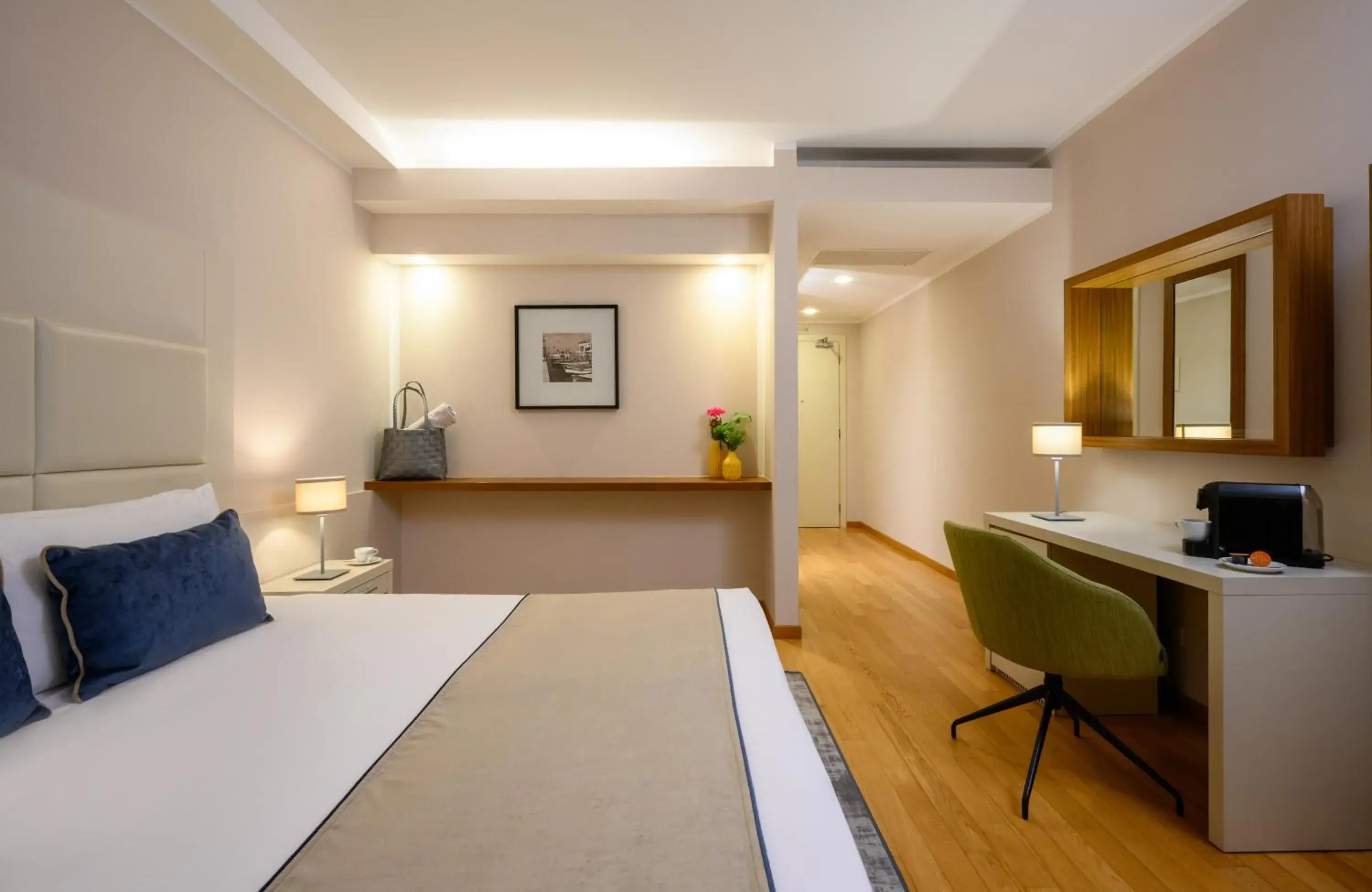 Comfort Twin Room in Leonardo Hotel Lago di Garda - Wellness and Spa Comfort Twin Room in Leonardo Hotel Lago di Garda - Wellness and Spa