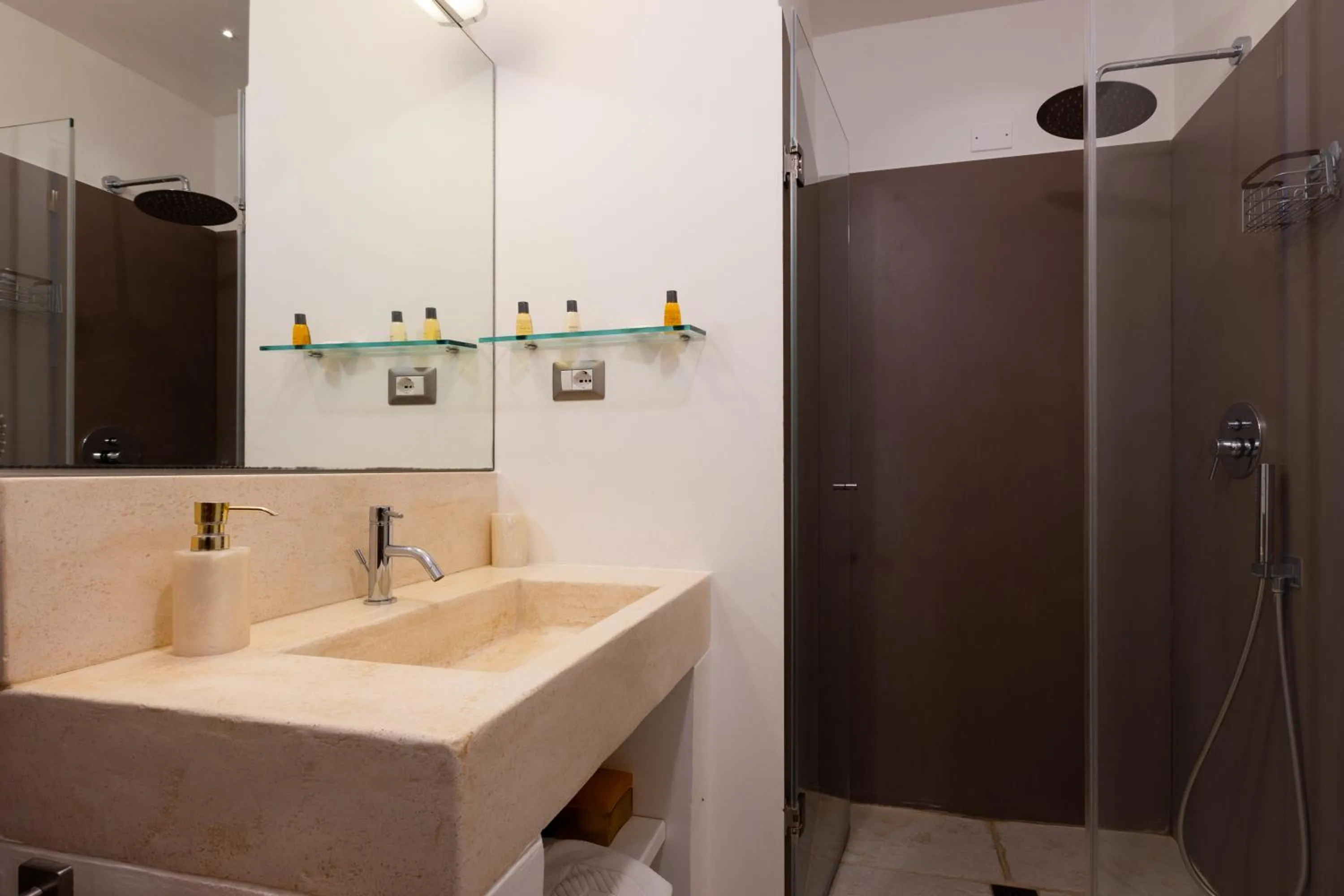 Shower in La Loggetta