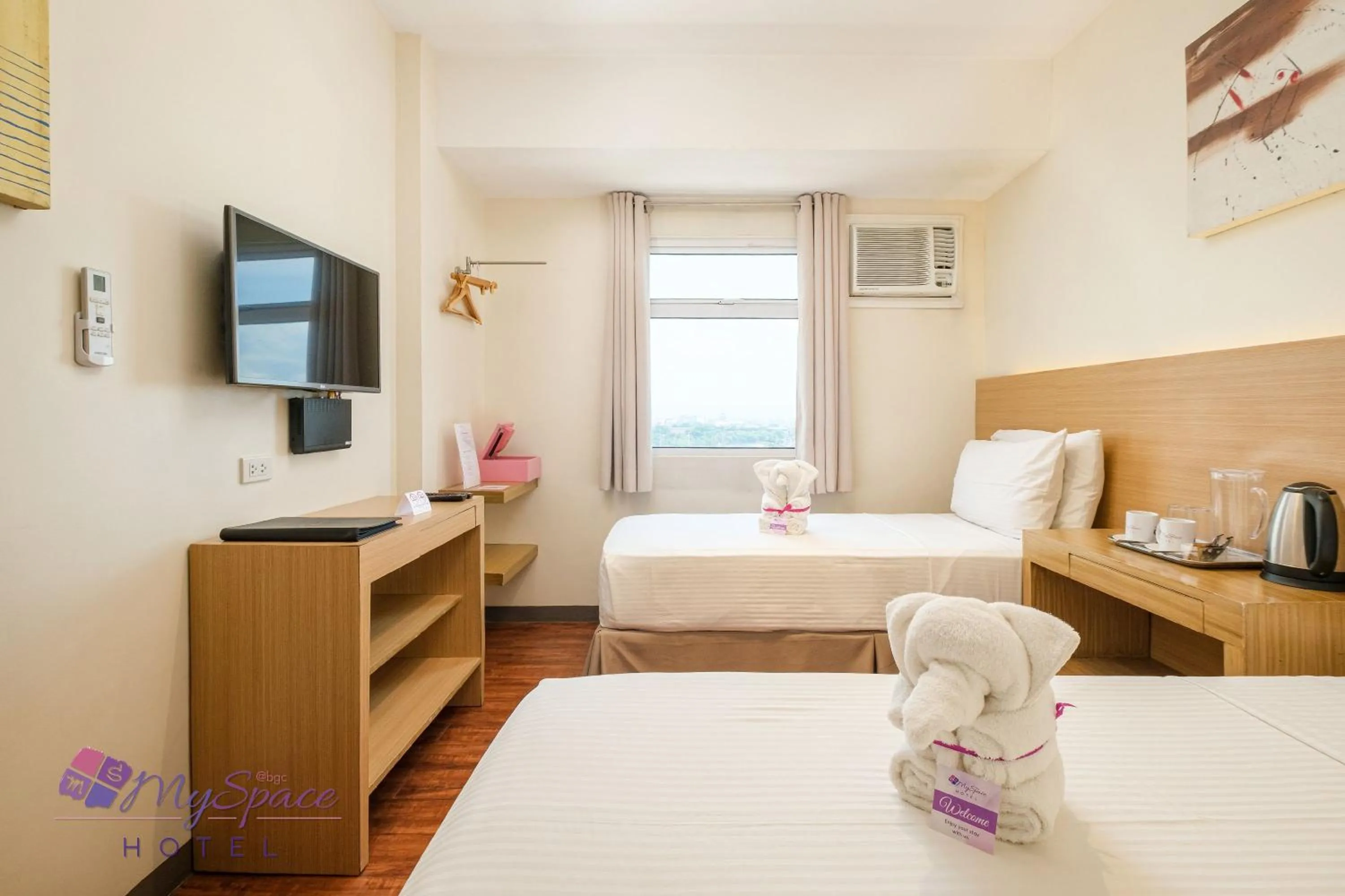 Photo of the whole room, Bed in MySpace Hotel @BGC