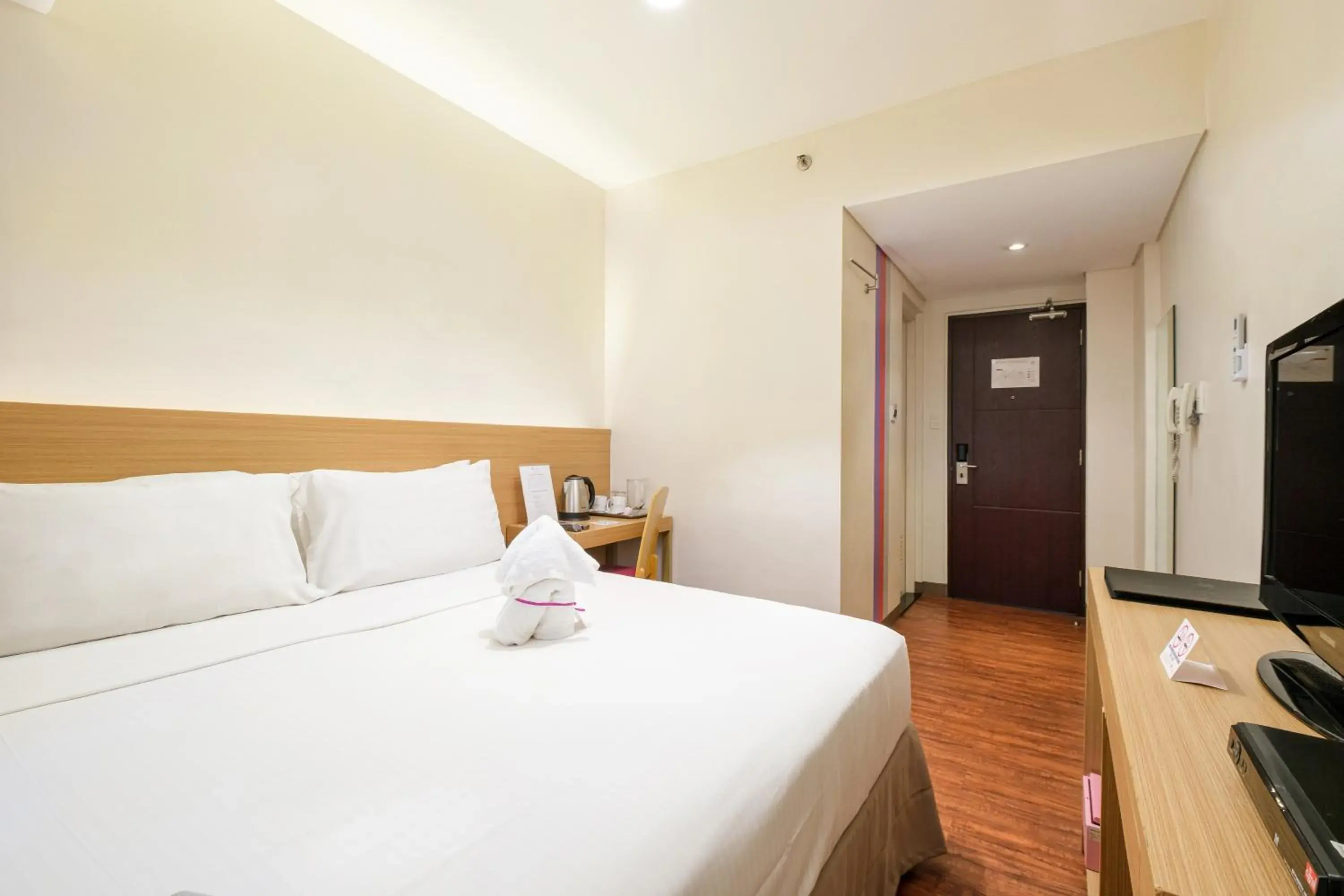 Bed in MySpace Hotel @BGC Bed in MySpace Hotel @BGC