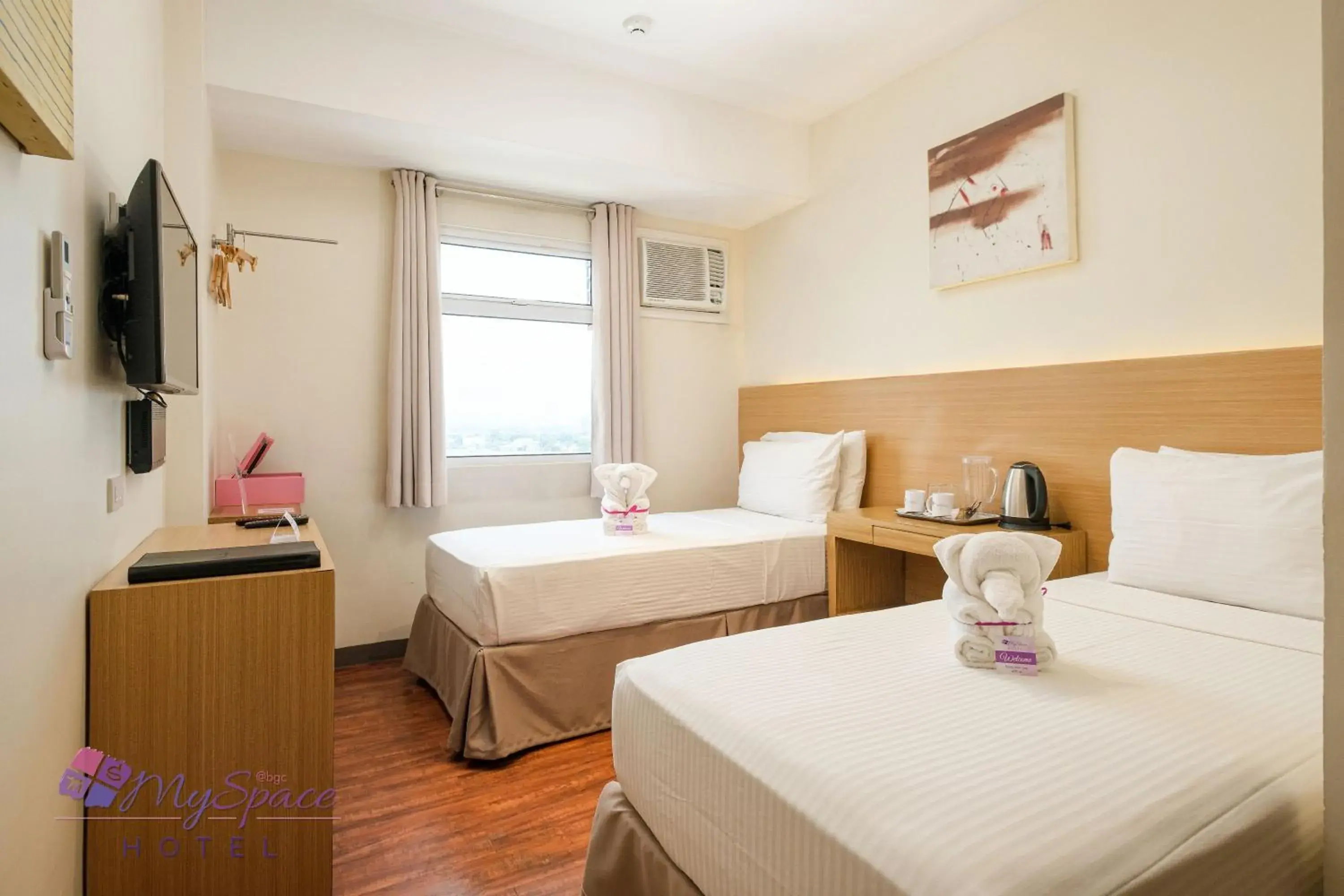 Bed in MySpace Hotel @BGC Bed in MySpace Hotel @BGC