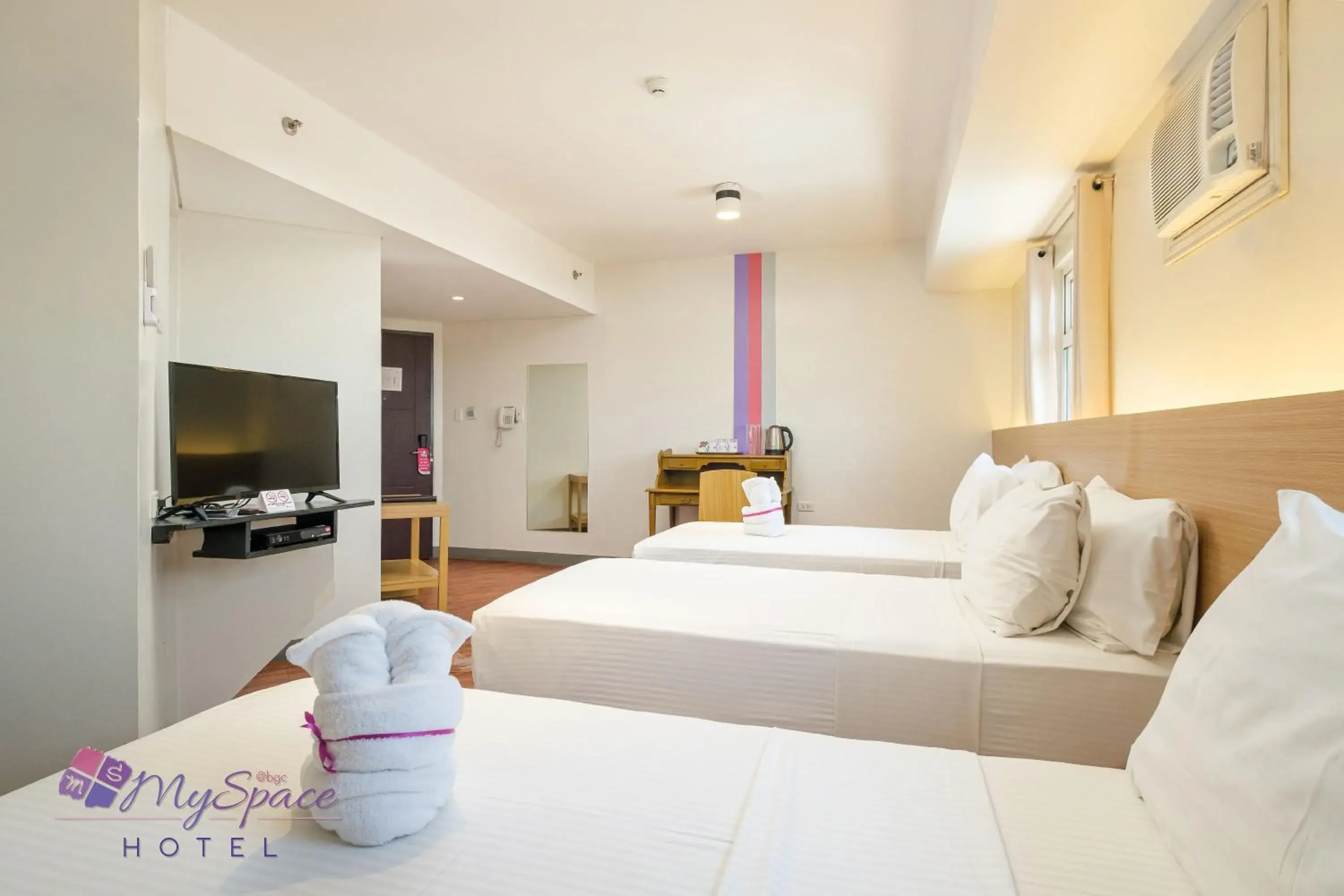 Bed in MySpace Hotel @BGC Bed in MySpace Hotel @BGC