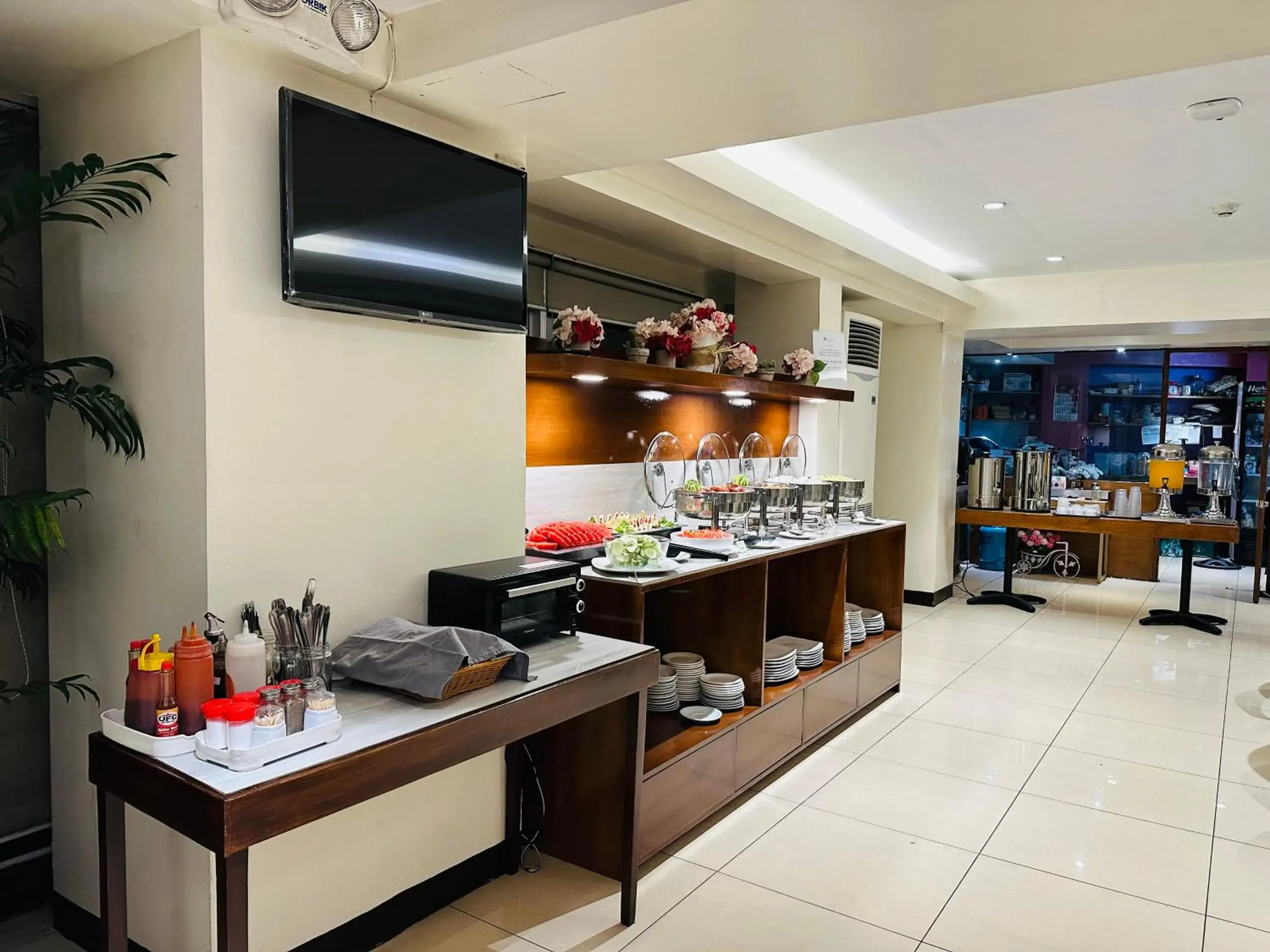 Restaurant/places to eat in MySpace Hotel @BGC Restaurant/places to eat in MySpace Hotel @BGC