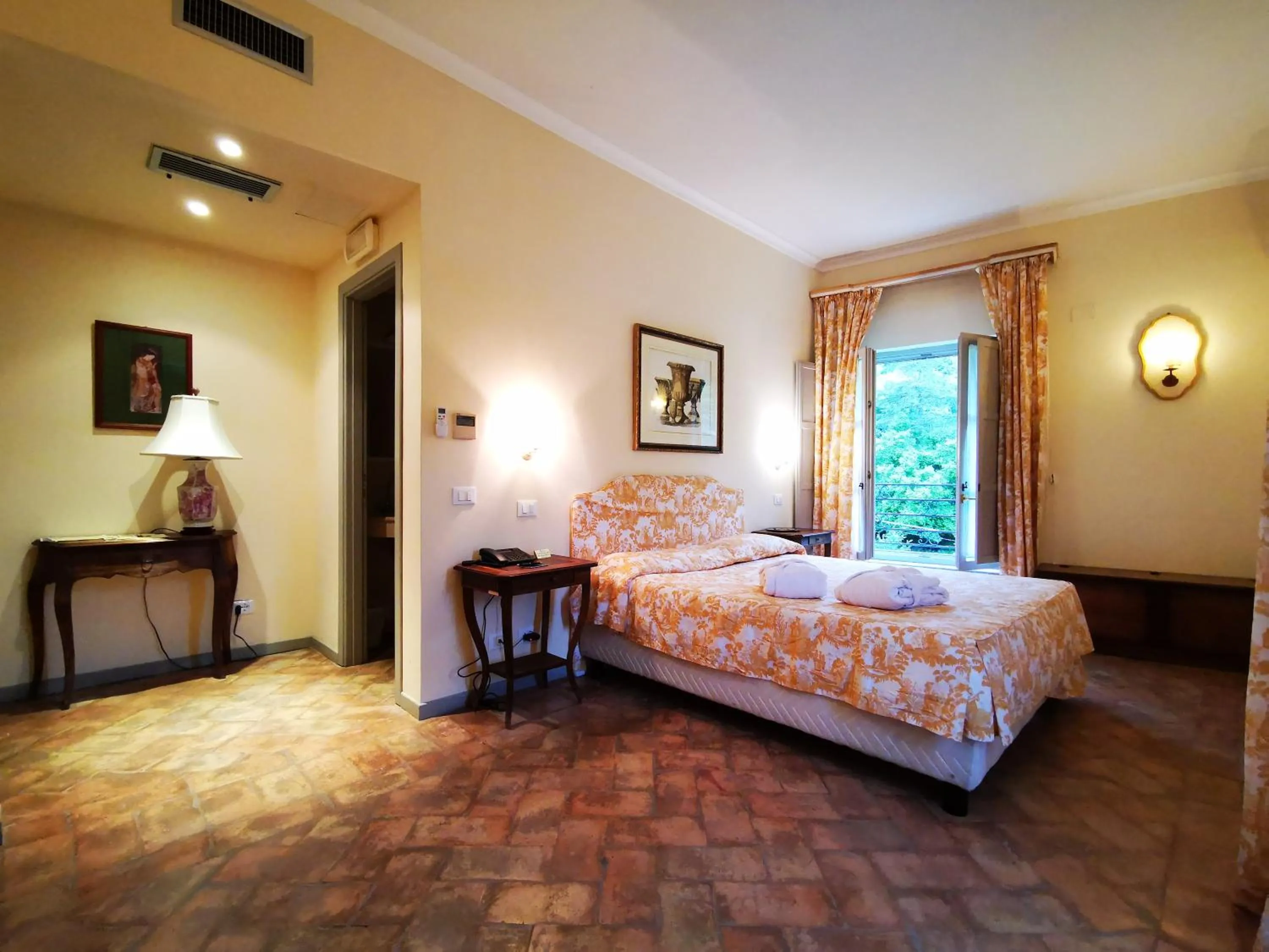 Photo of the whole room, Bed in Hotel Terme di Stigliano