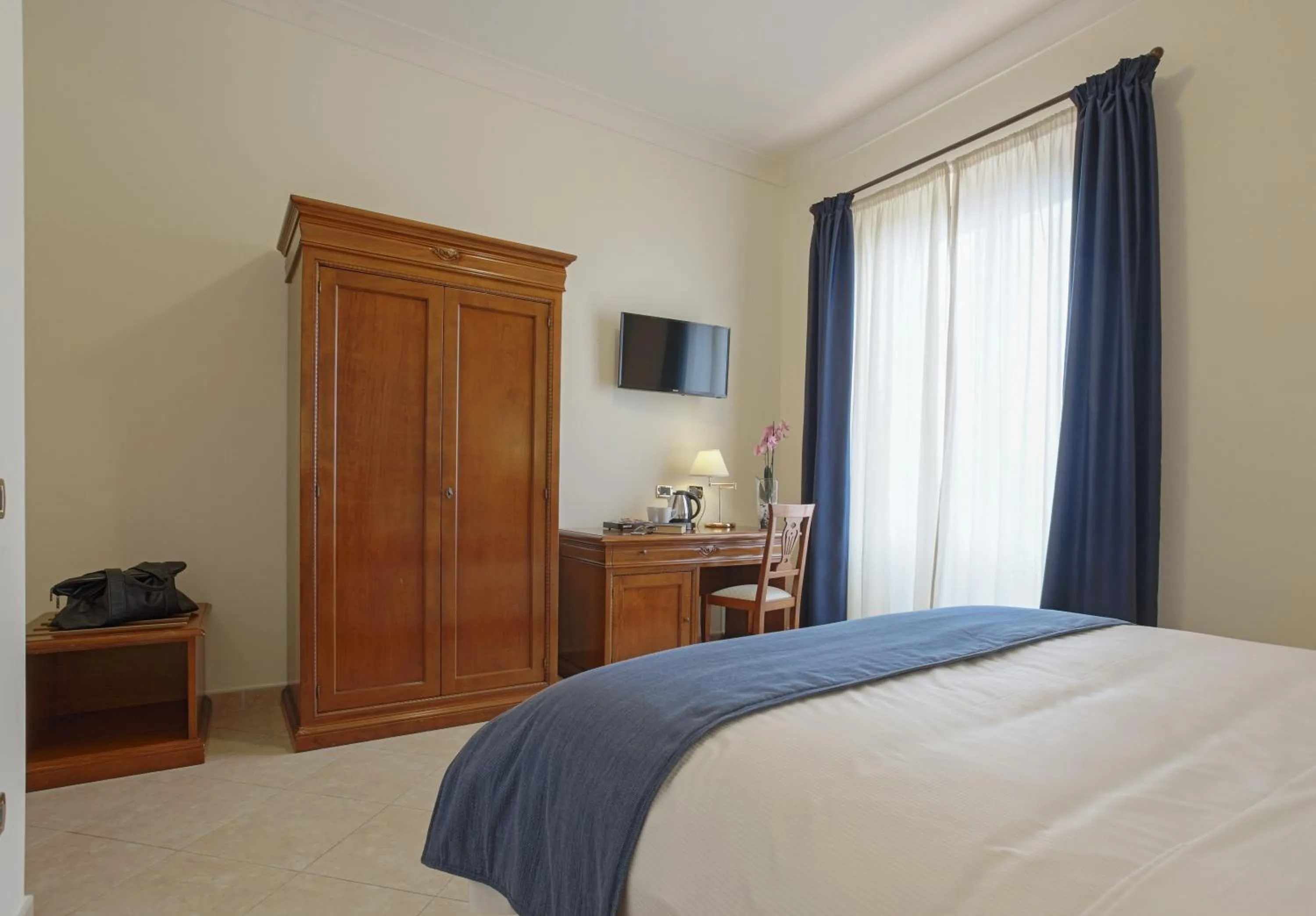 Photo of the whole room, Bed in Relais Villa Giuliana