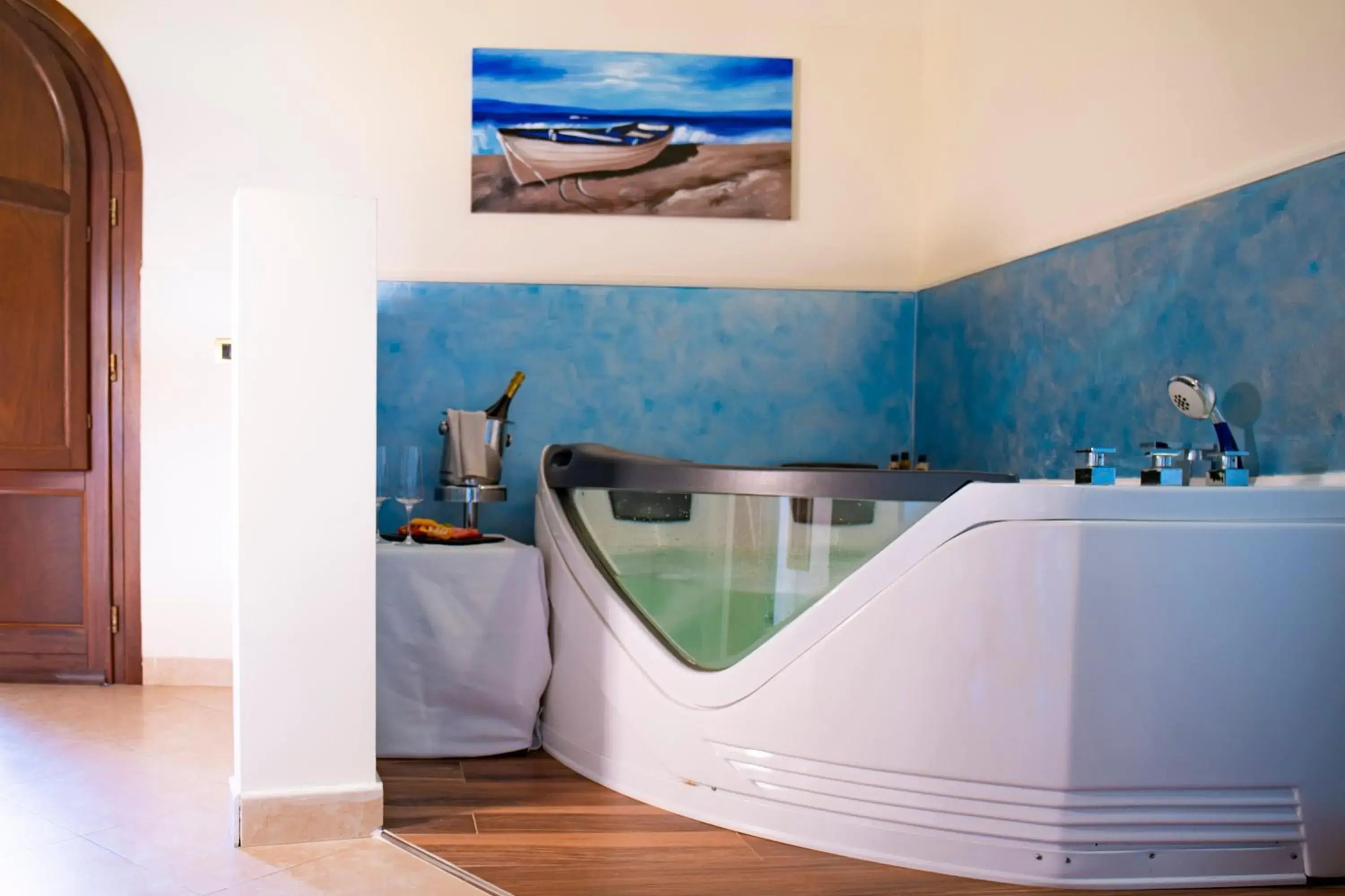 Hot Tub, Kitchen/Kitchenette in Relais Villa Giuliana