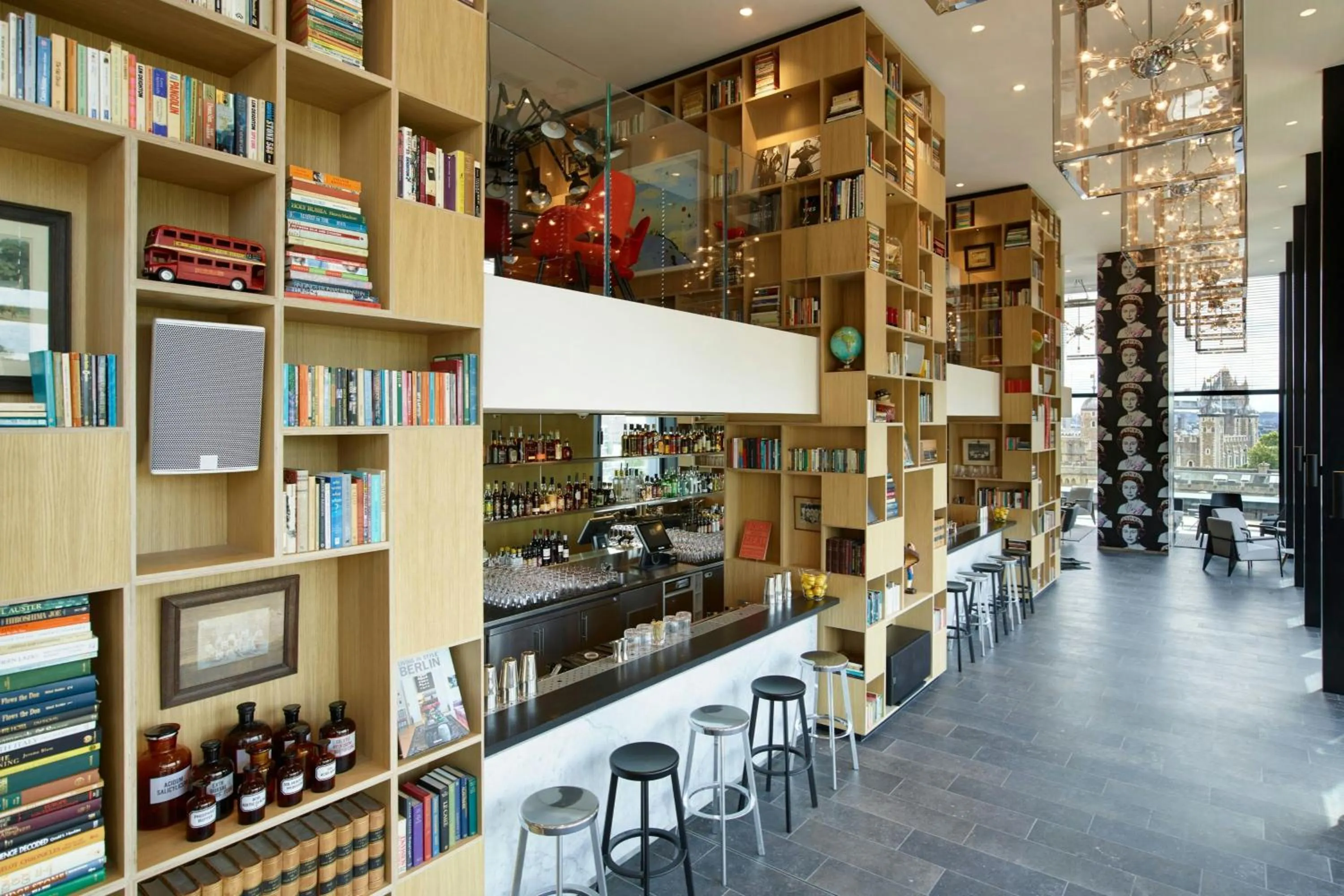 Lounge or bar in citizenM Tower of London