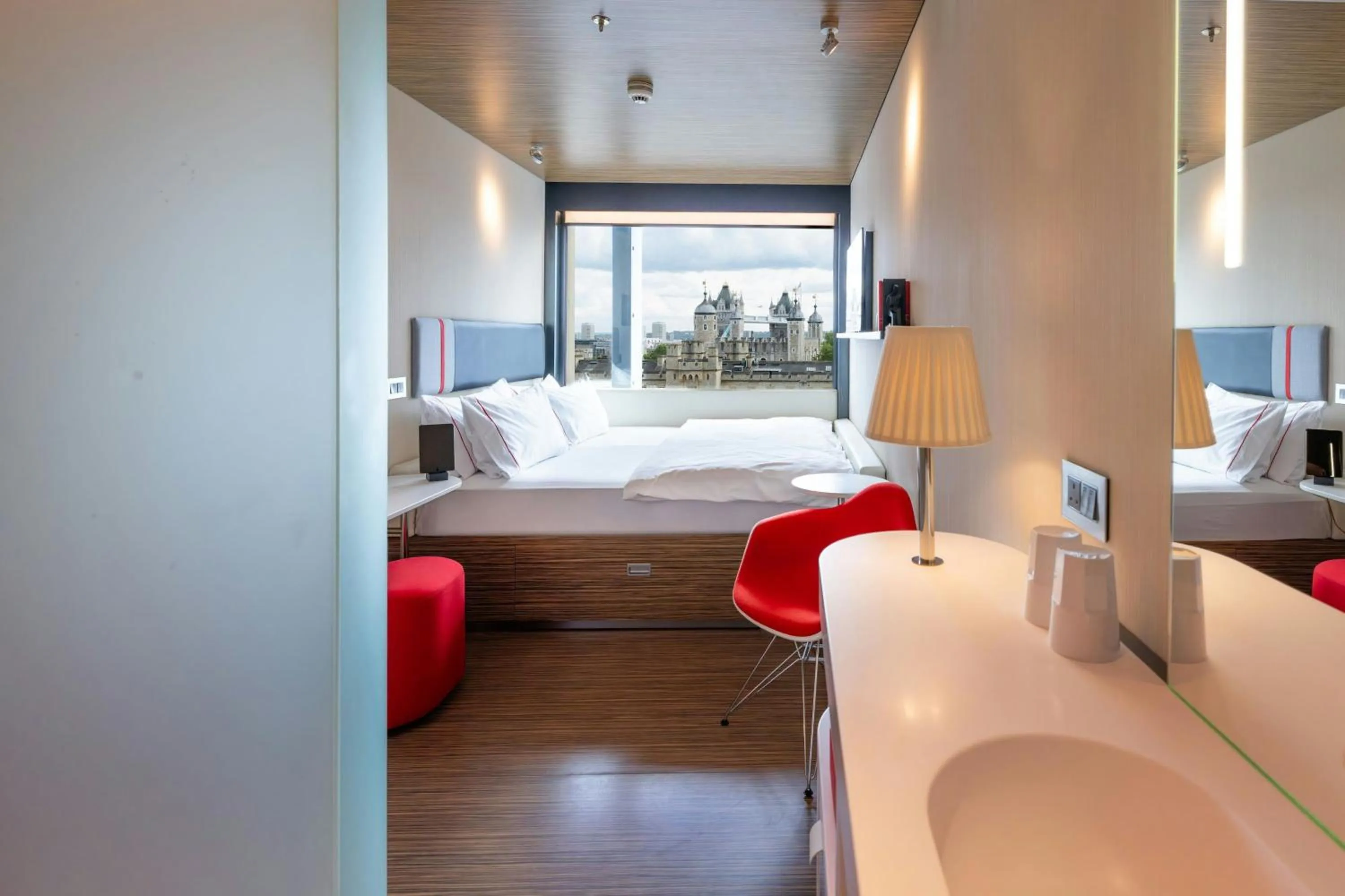 Bedroom, Bed in citizenM Tower of London