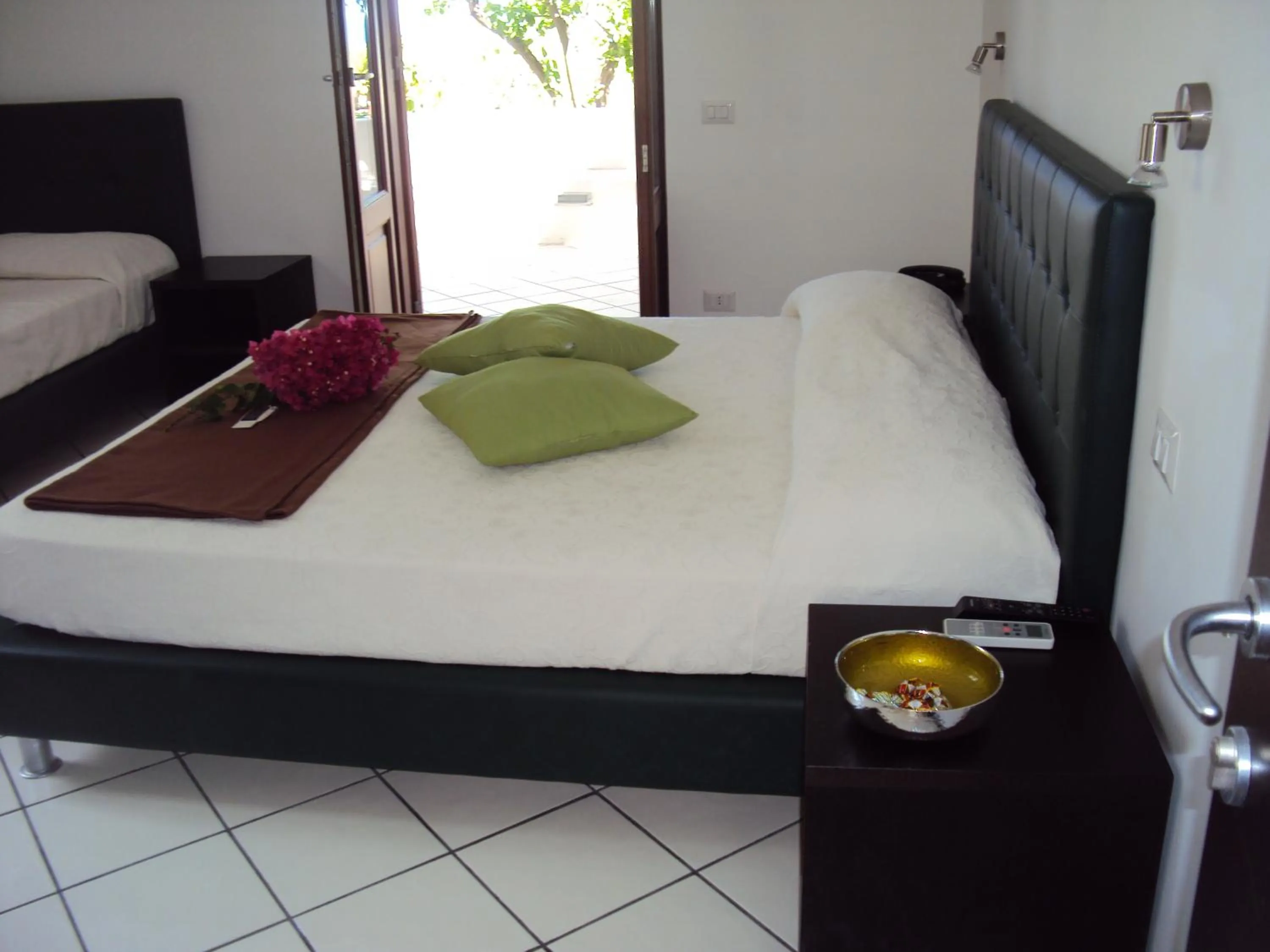 Garden view, Bed in La Zagara Hotel