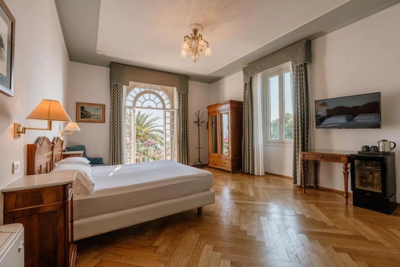 Bed in Hotel Monte Baldo e Villa Acquarone