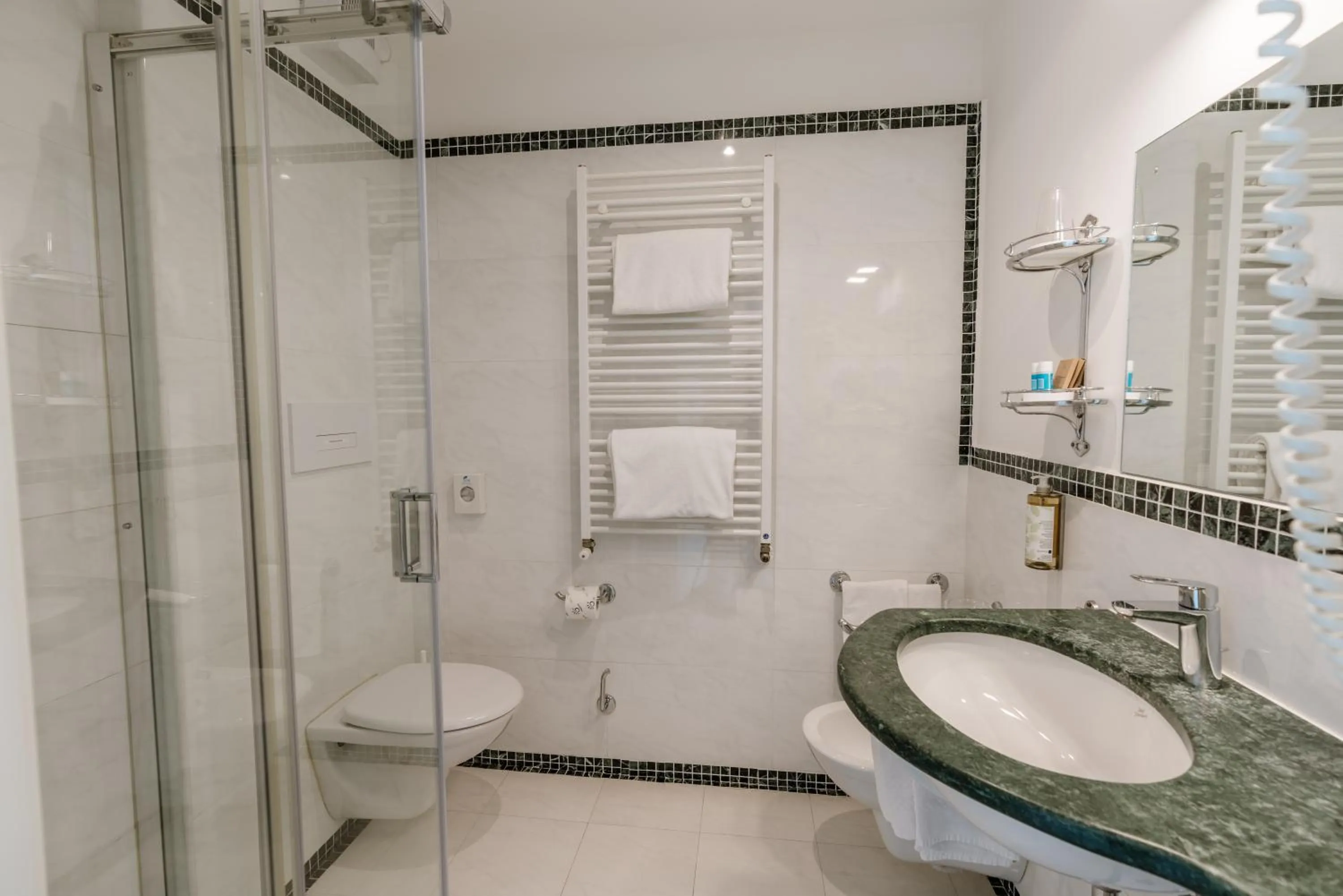 Shower in Hotel Monte Baldo e Villa Acquarone