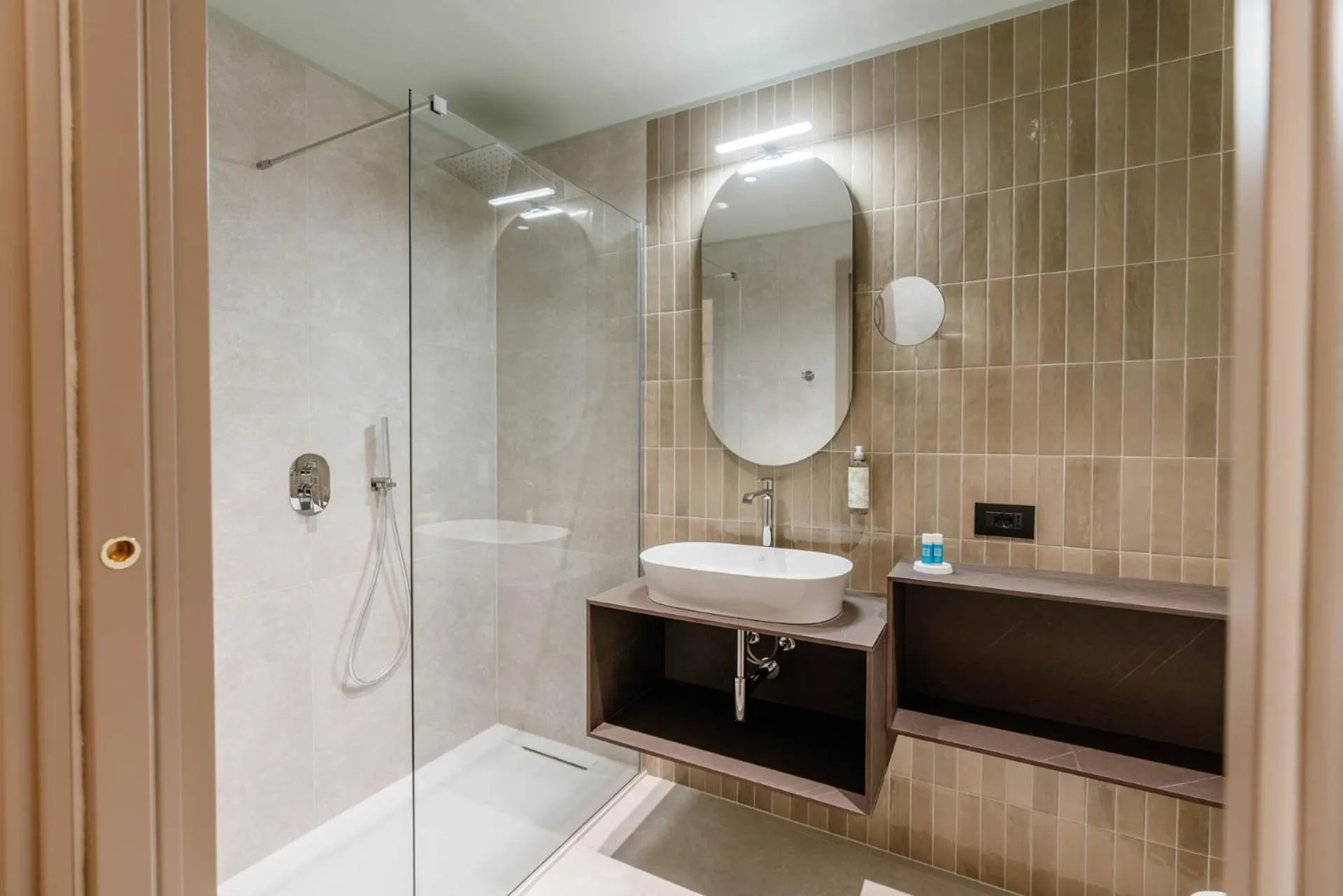 Shower in Hotel Monte Baldo e Villa Acquarone