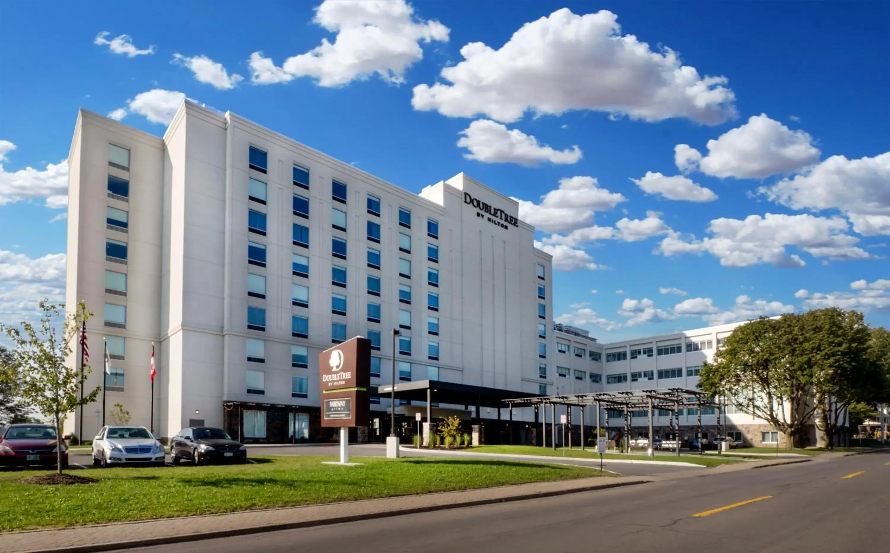 Property building in DoubleTree by Hilton Hotel Niagara Falls New York Property building in DoubleTree by Hilton Hotel Niagara Falls New York