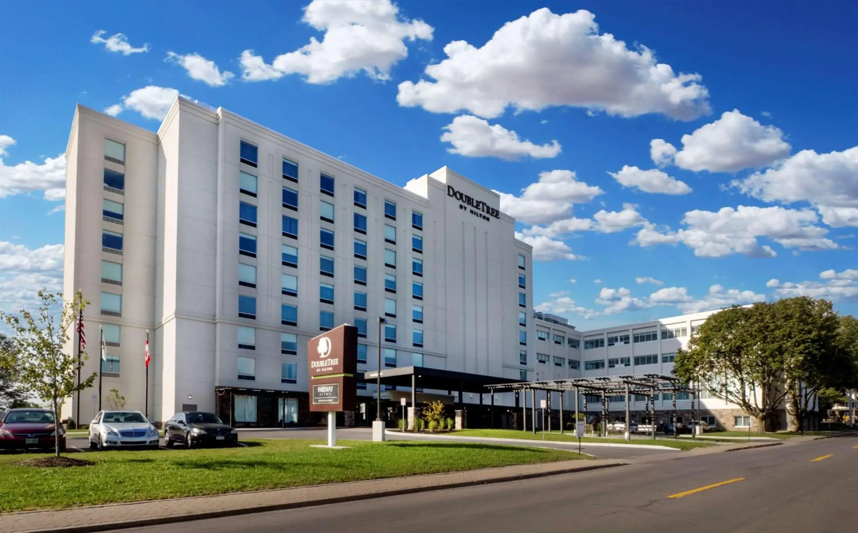 Property building in DoubleTree by Hilton Hotel Niagara Falls New York Property building in DoubleTree by Hilton Hotel Niagara Falls New York