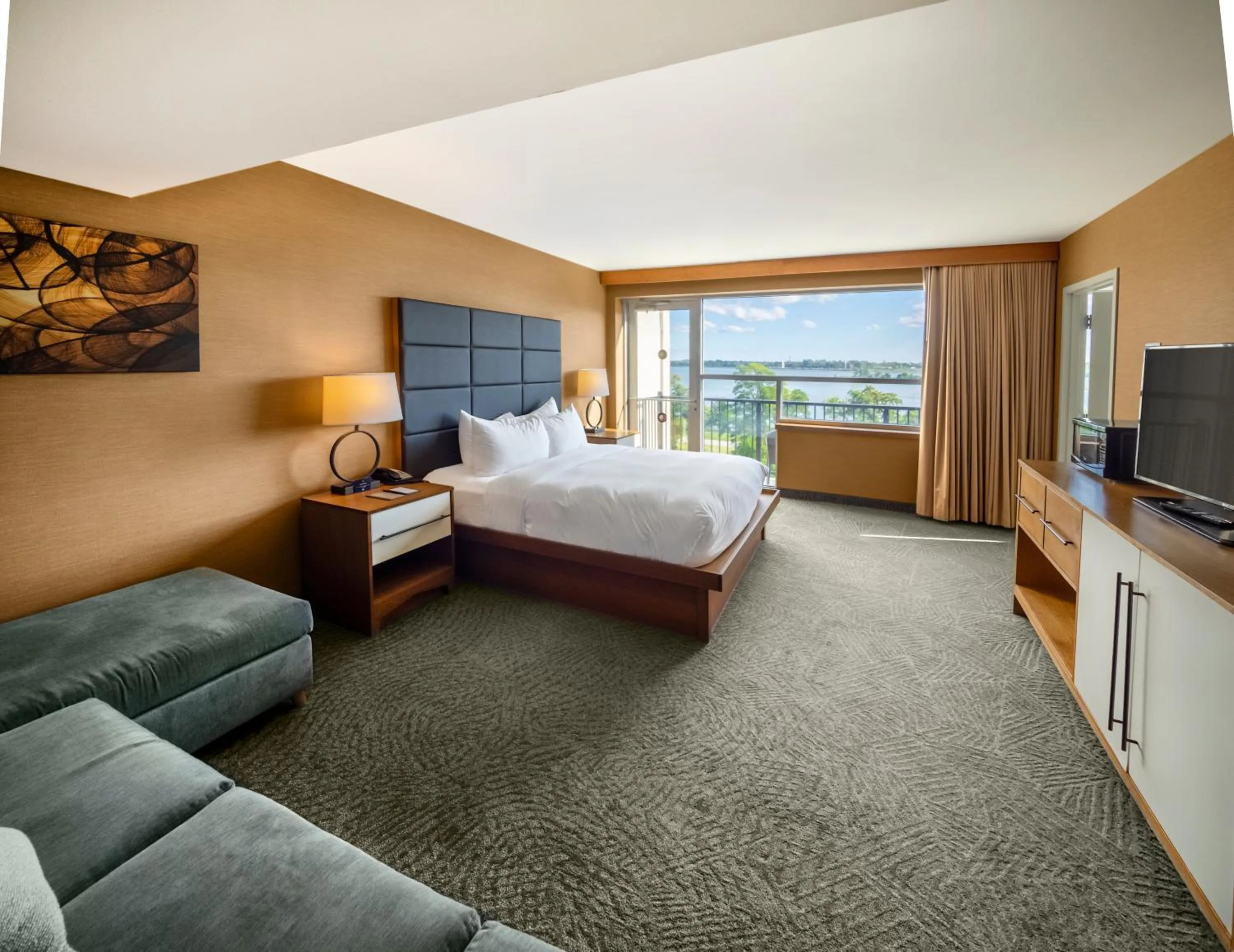 Bedroom, Bed in DoubleTree by Hilton Hotel Niagara Falls New York