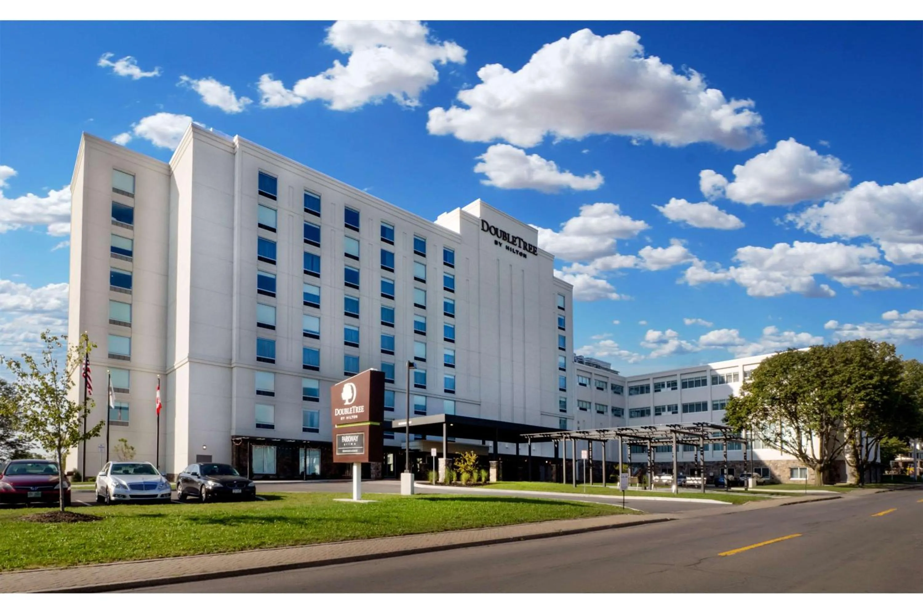 Property building in DoubleTree by Hilton Hotel Niagara Falls New York