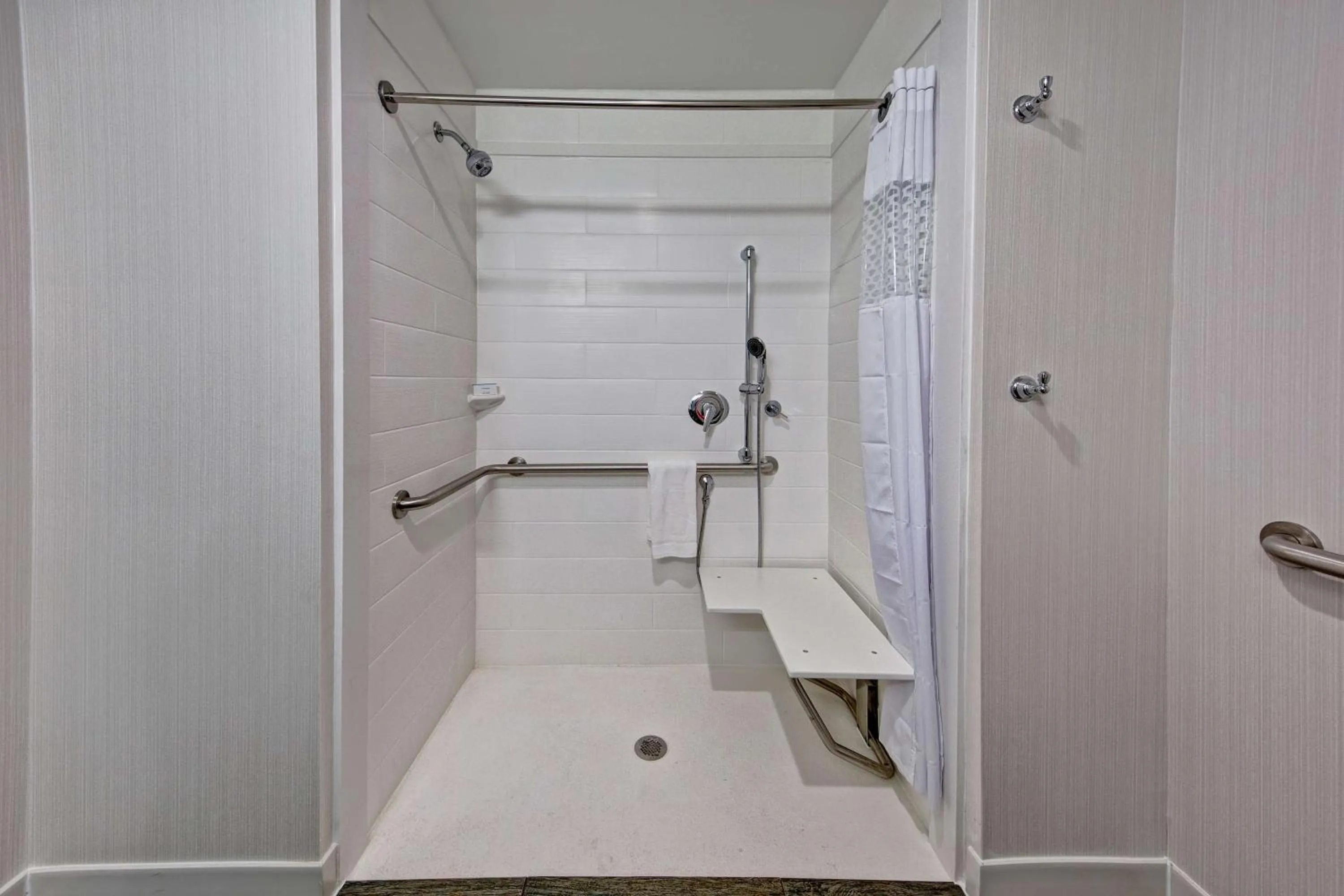 Bathroom in Hampton Inn Summerville SC