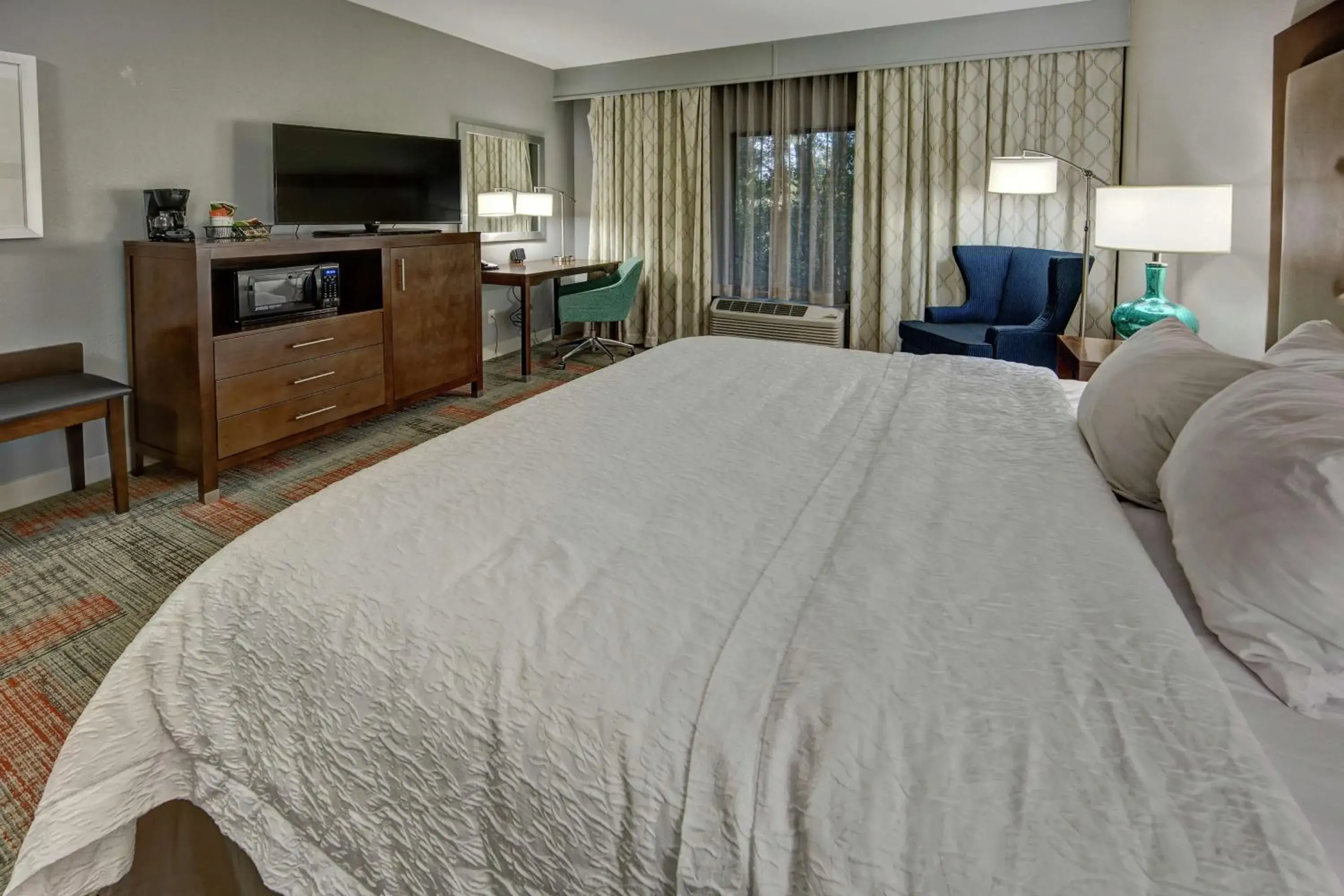 Bedroom, Bed in Hampton Inn Summerville SC Bedroom, Bed in Hampton Inn Summerville SC