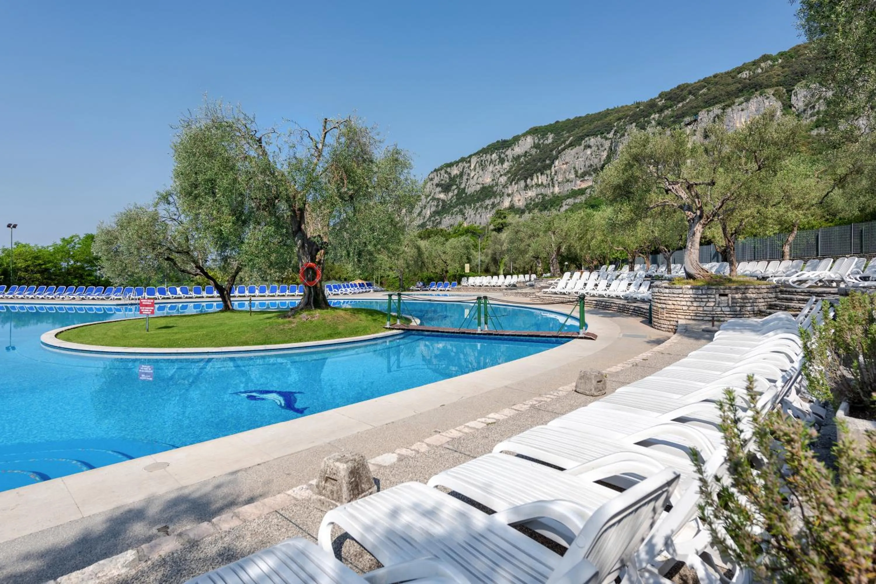 Swimming pool in Residence Parco Del Garda