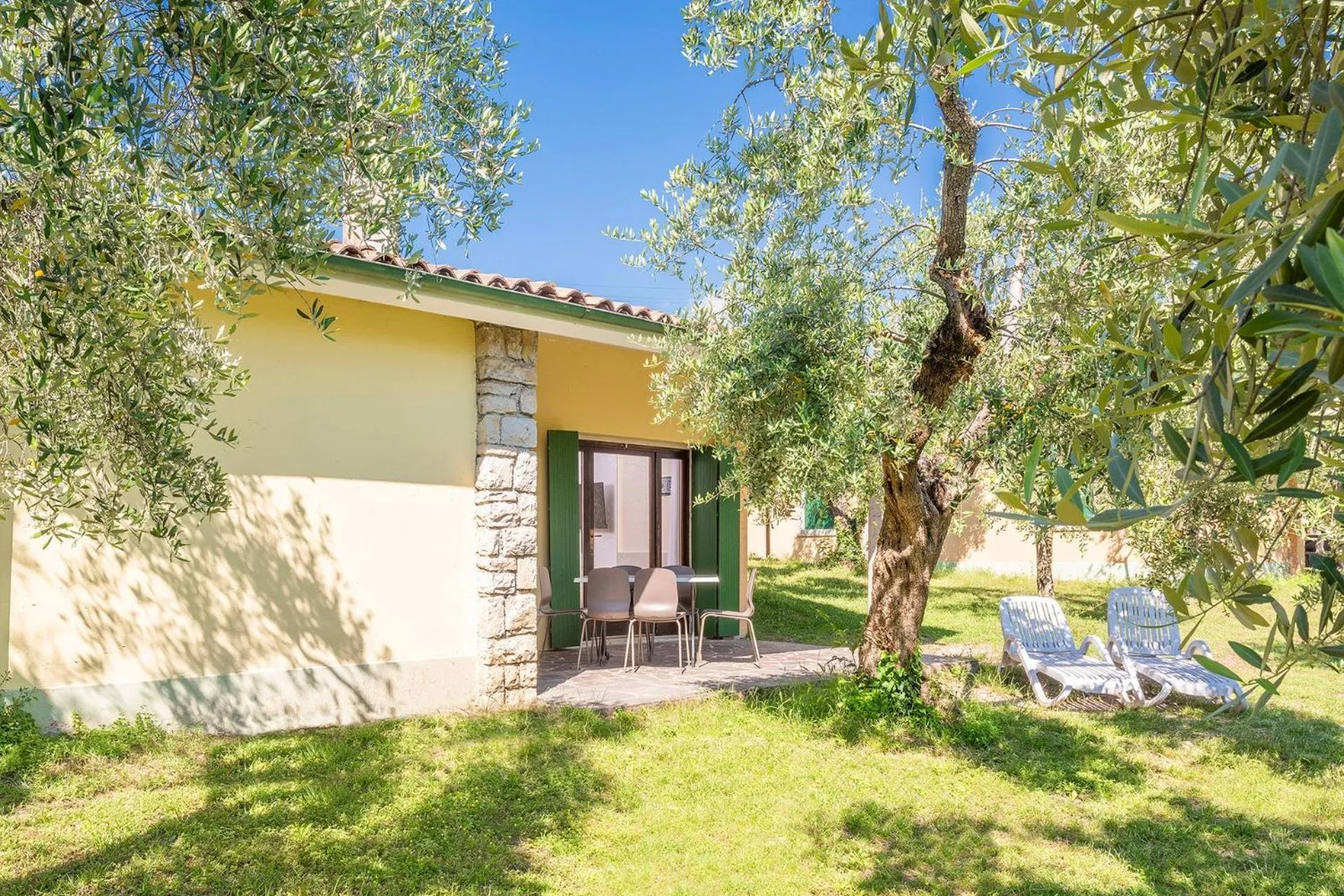 Property building in Residence Parco Del Garda