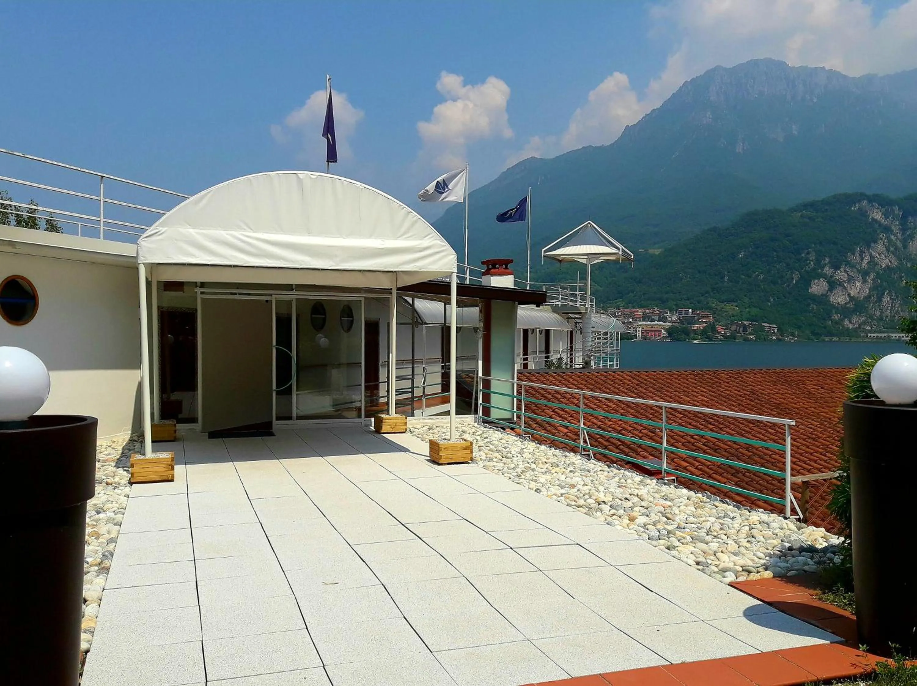 Facade/entrance in Hotel Nautilus