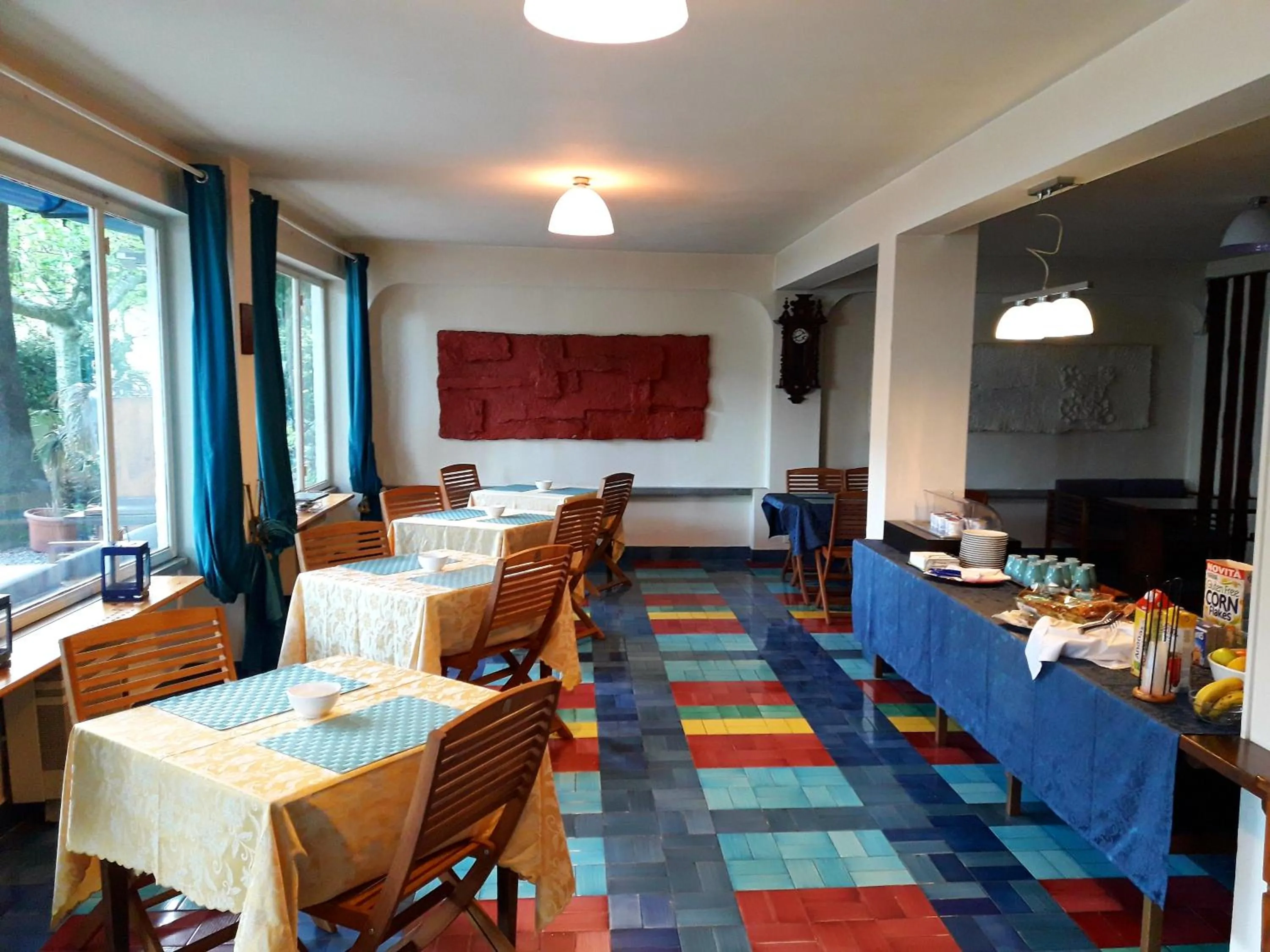 Restaurant/places to eat in Hotel Nautilus