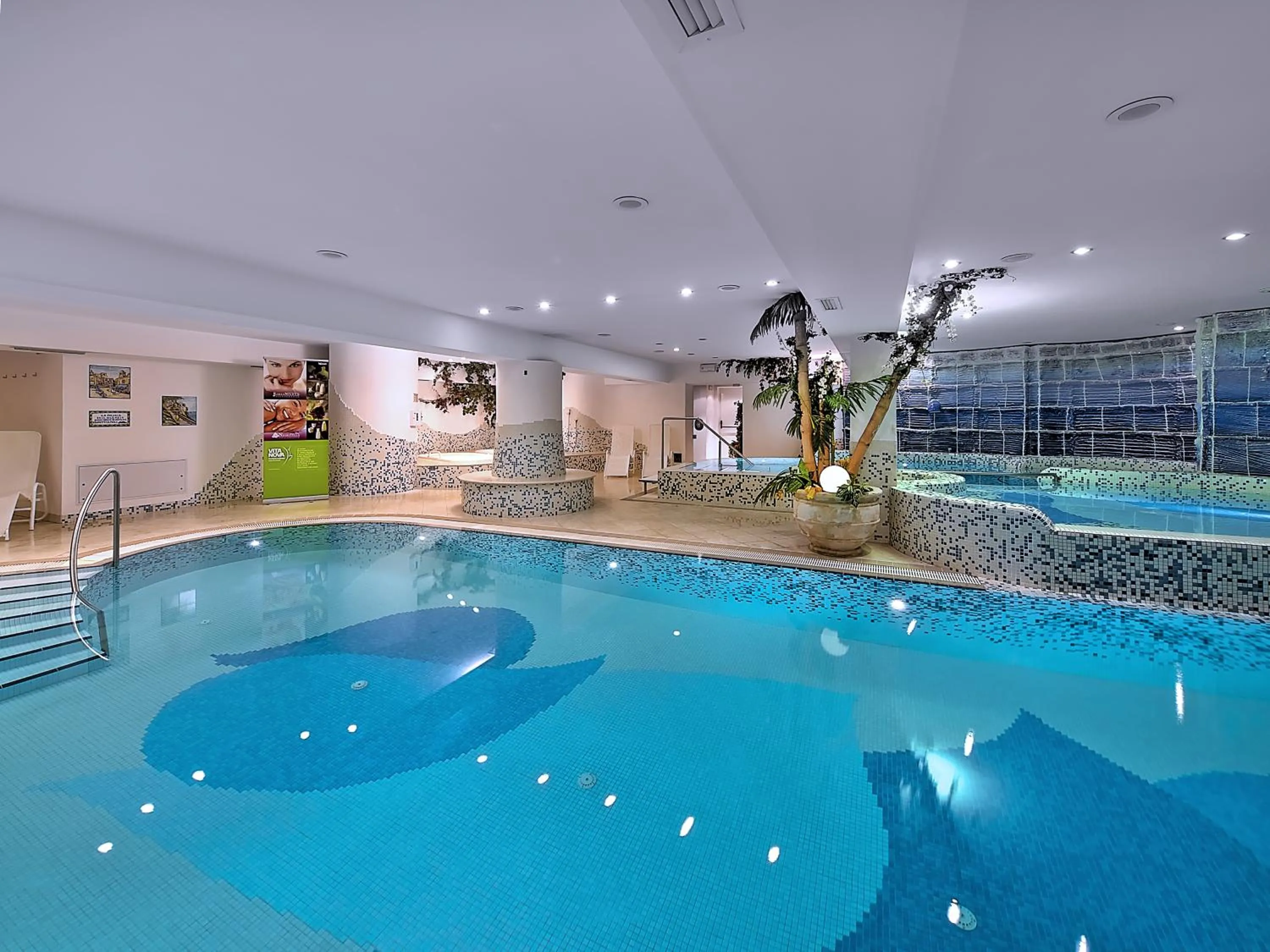 Swimming pool in Luna Wellness Hotel