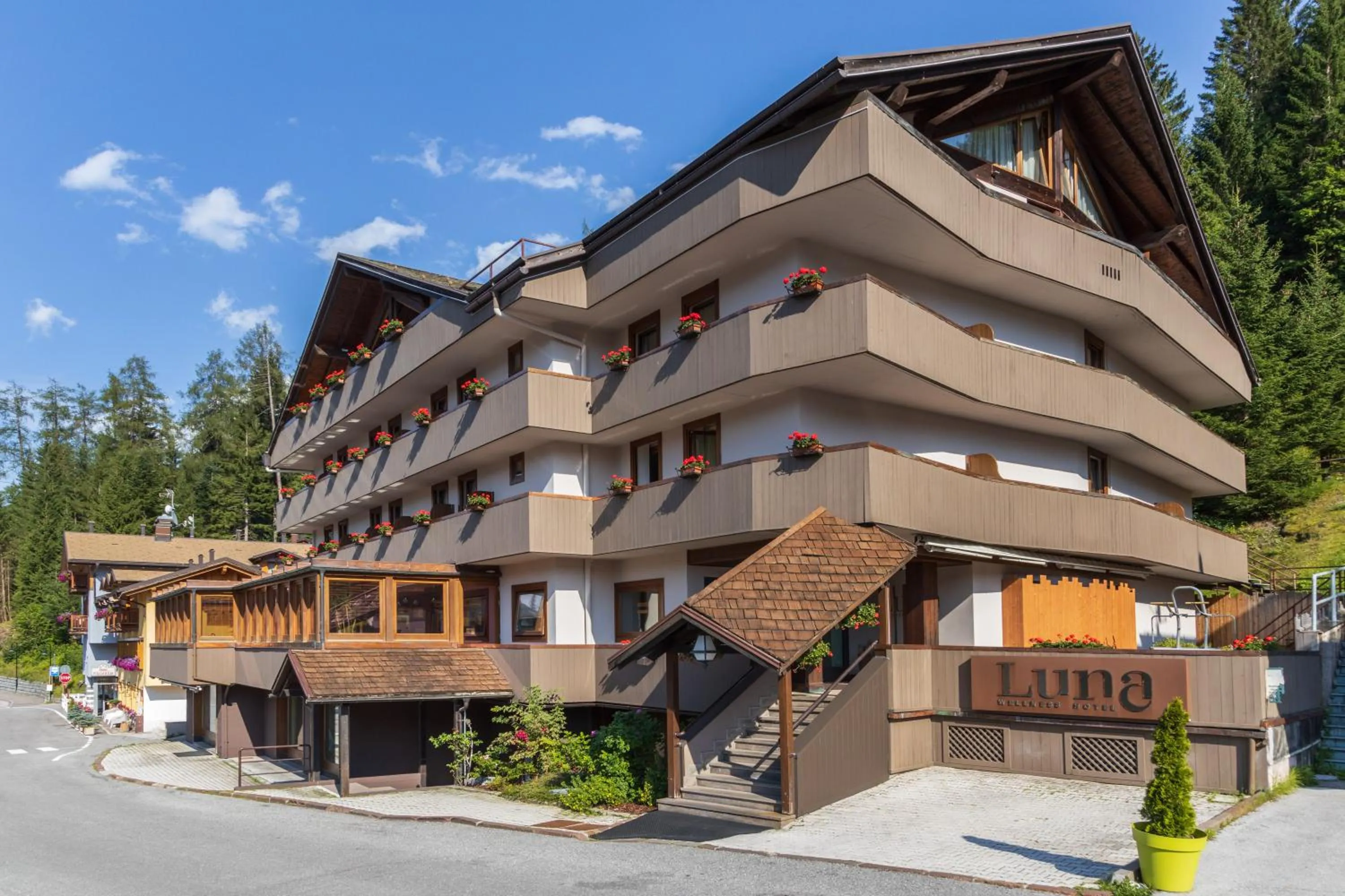 Property building in Luna Wellness Hotel