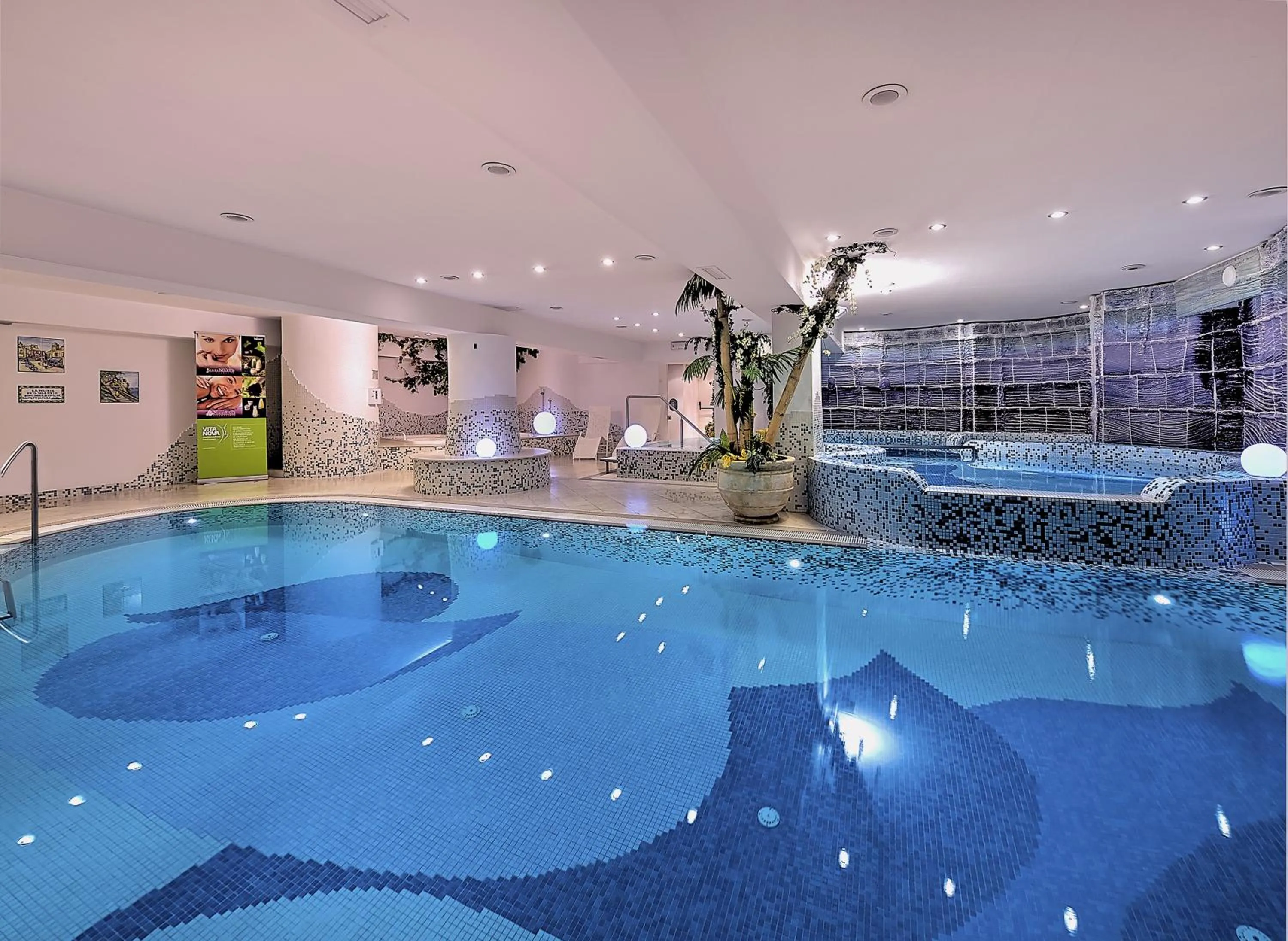 Swimming pool in Luna Wellness Hotel