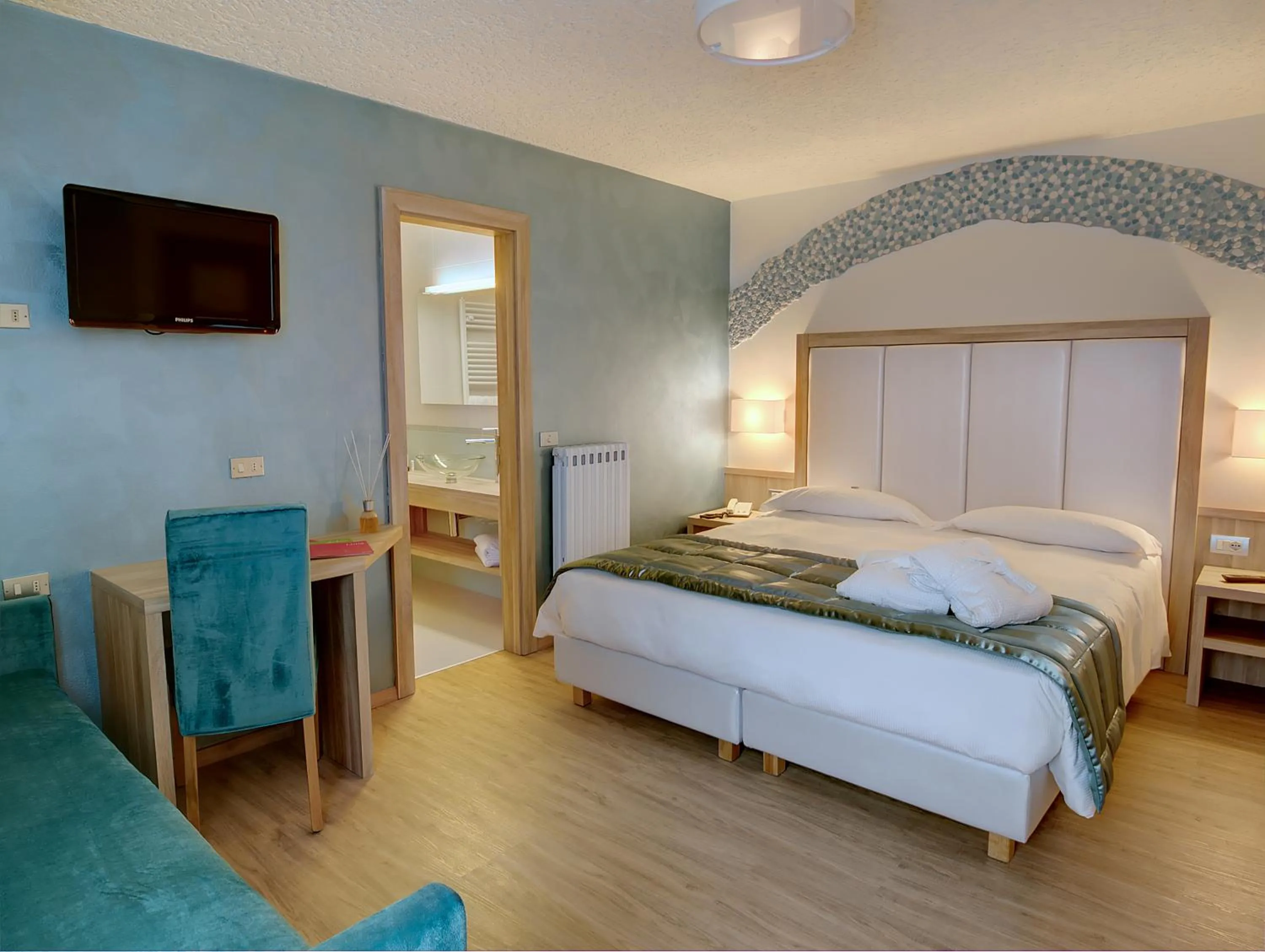 Photo of the whole room, Bed in Luna Wellness Hotel