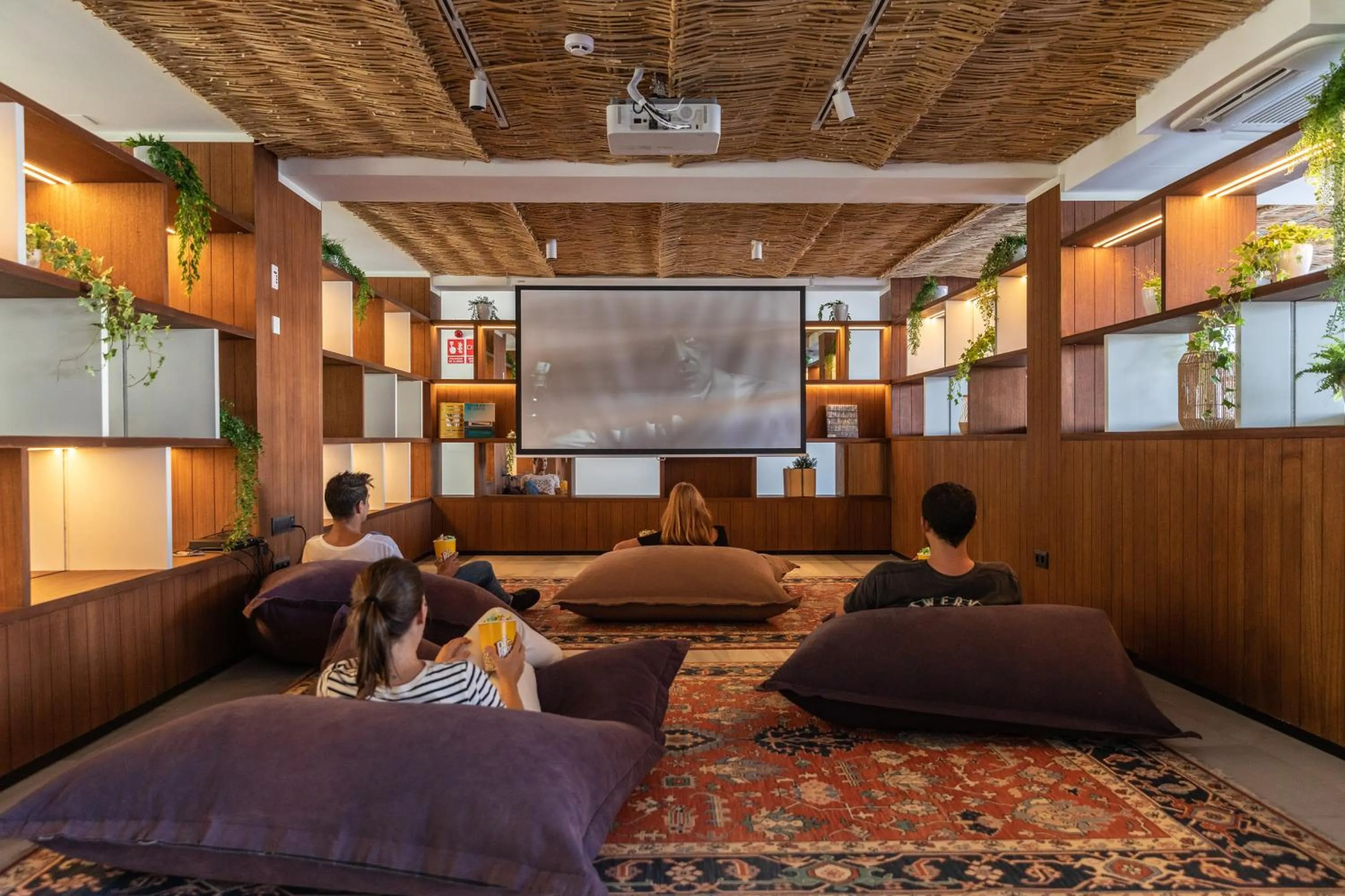 People in INNSiDE by Meliá Alcudia