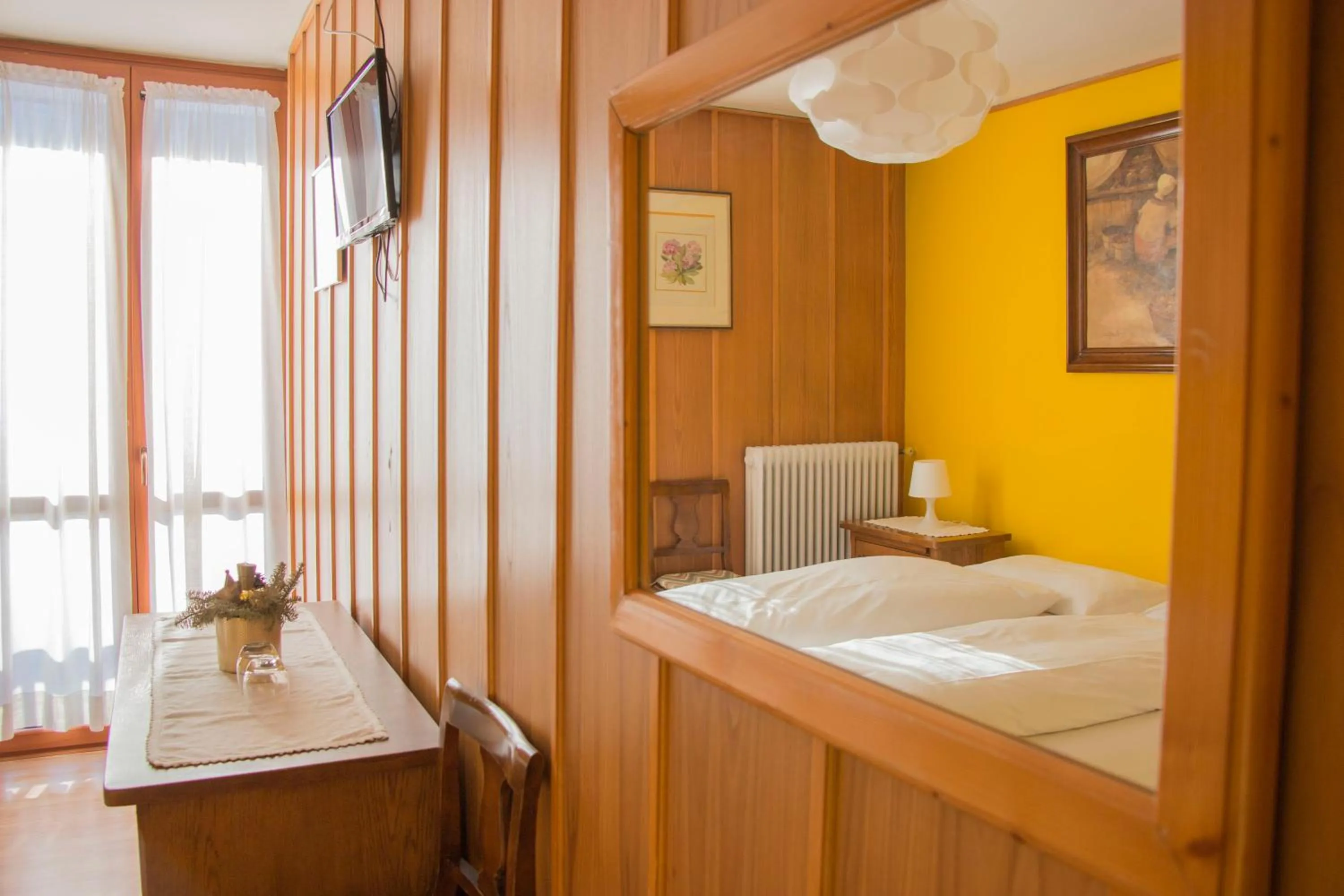 Bedroom, Bed in Hotel Cristallo