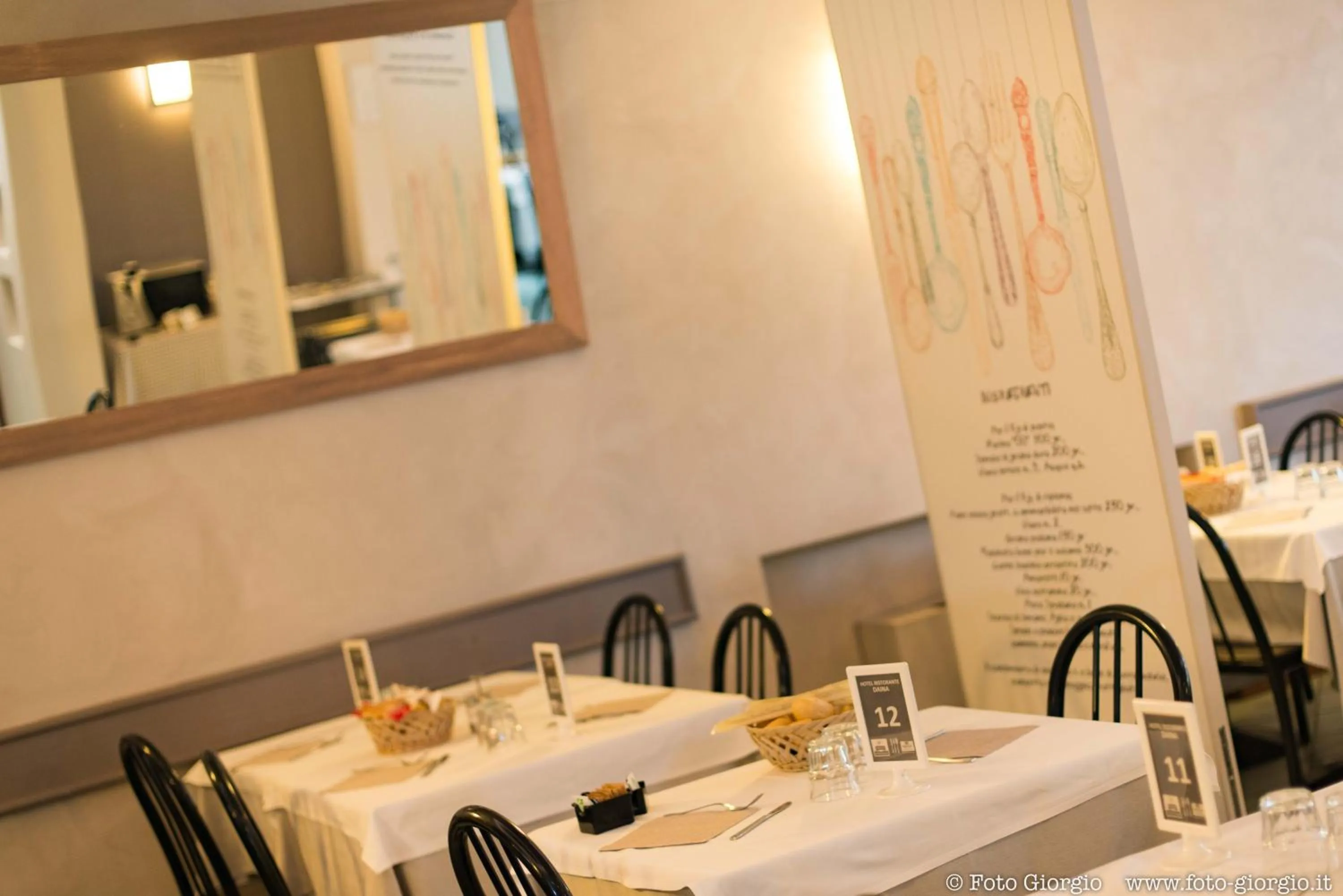 Restaurant/places to eat in Hotel Daina