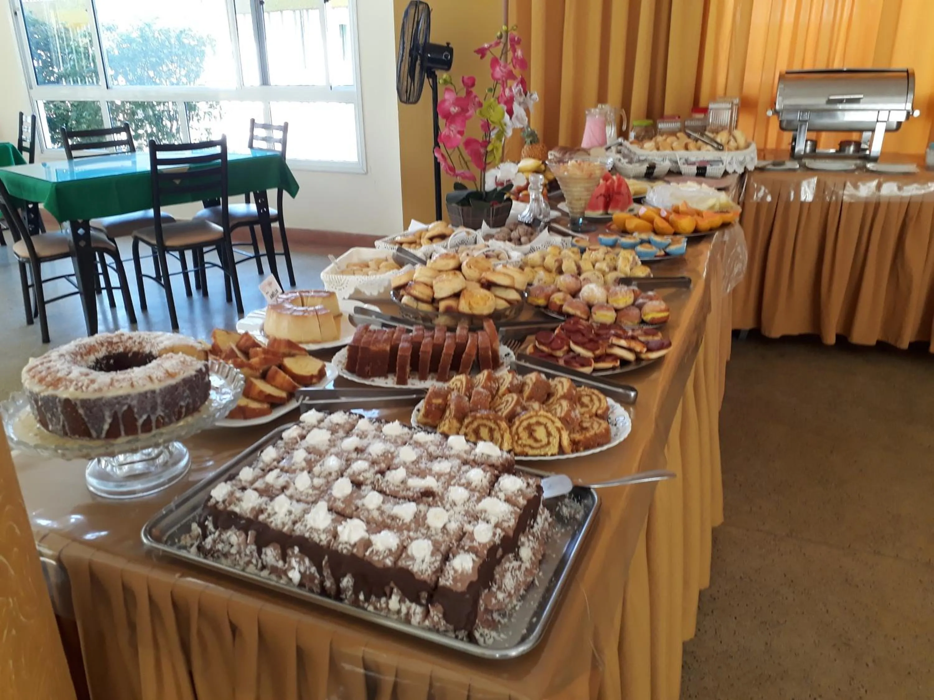 Buffet breakfast in Fragata Hotel