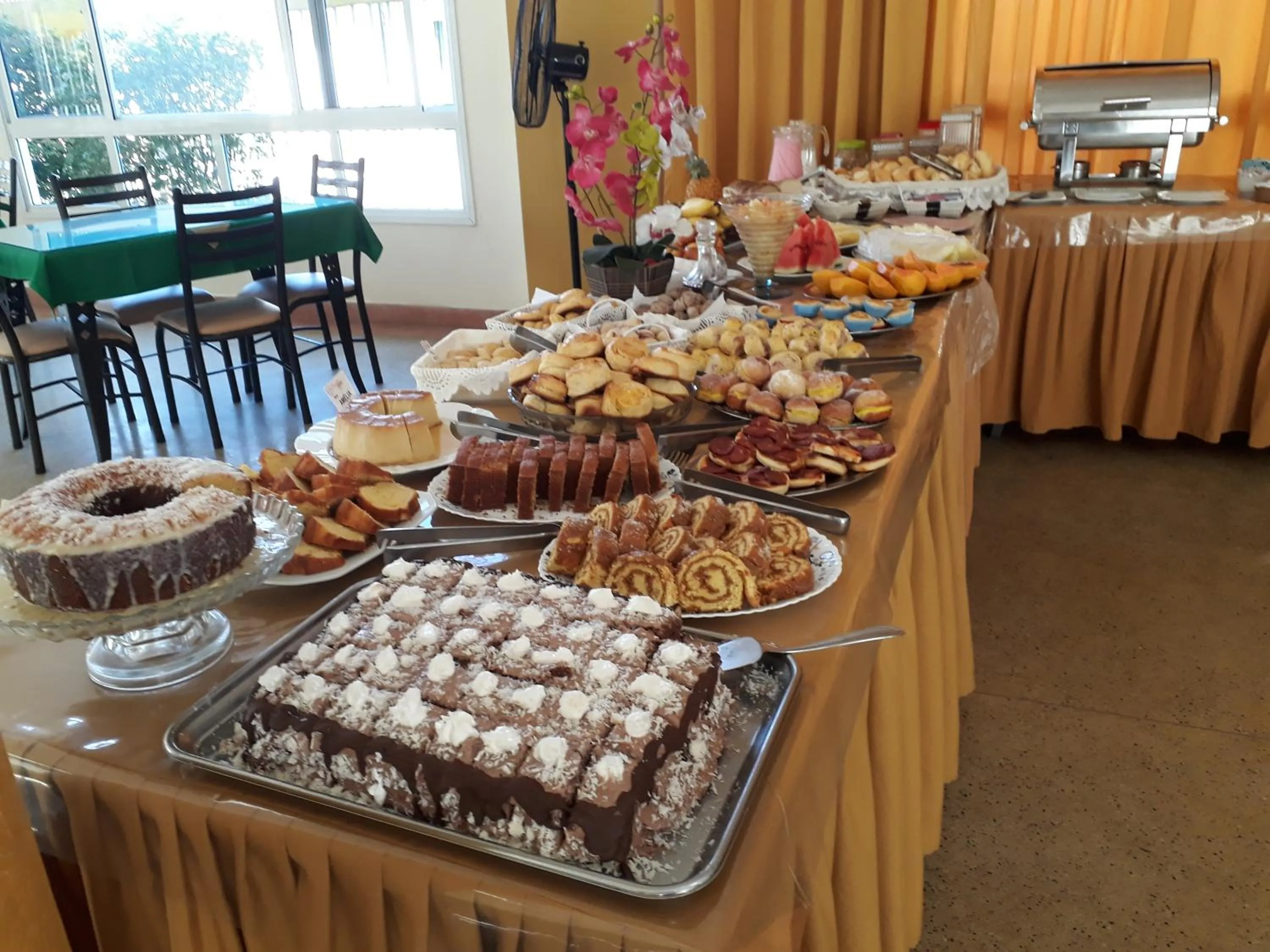 Buffet breakfast in Fragata Hotel