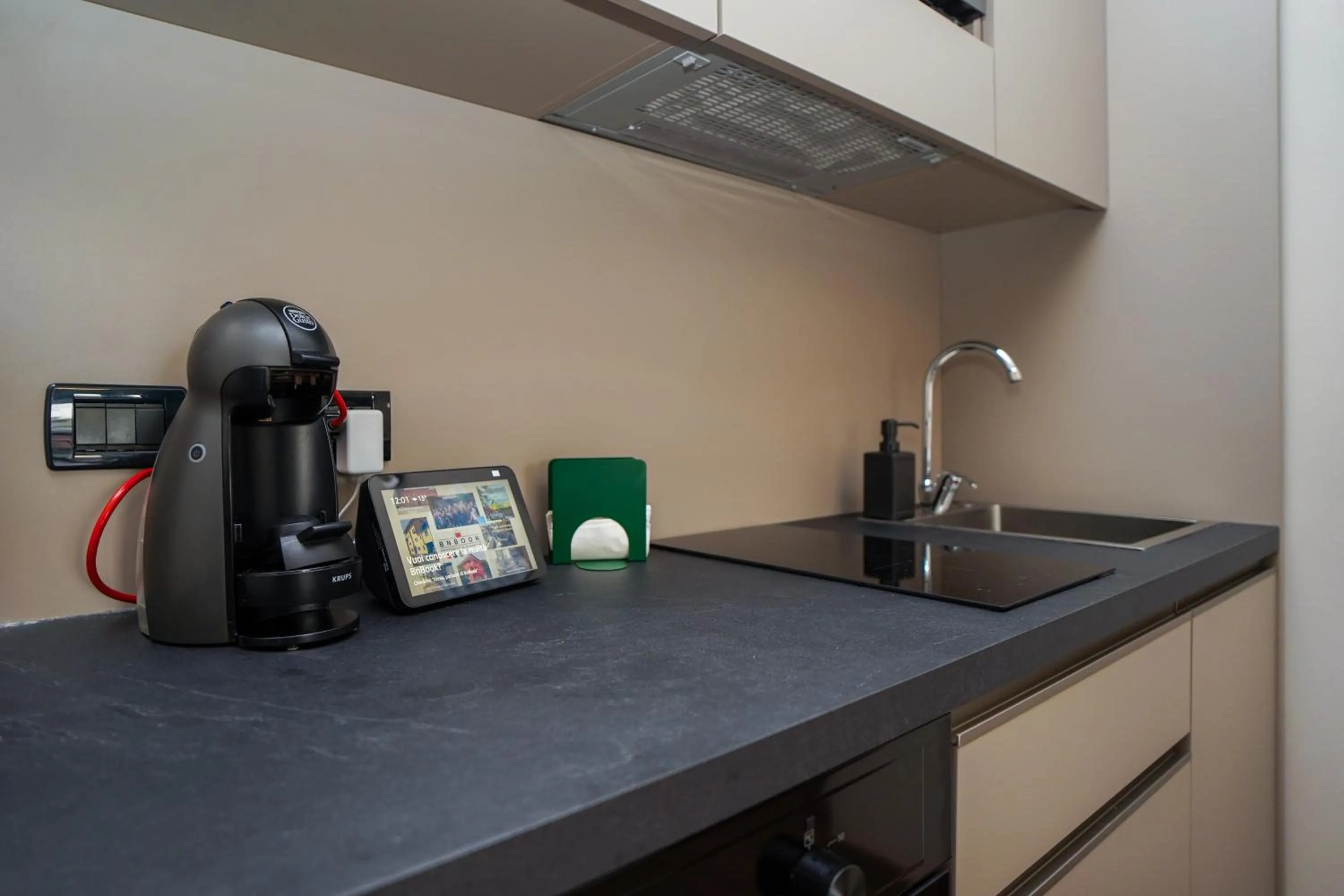 Coffee/tea facilities in Bnbook Expo Residence Rho