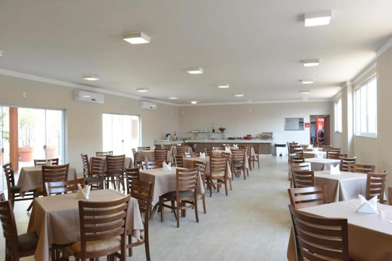 Restaurant/places to eat in Habitat Prime Hotel